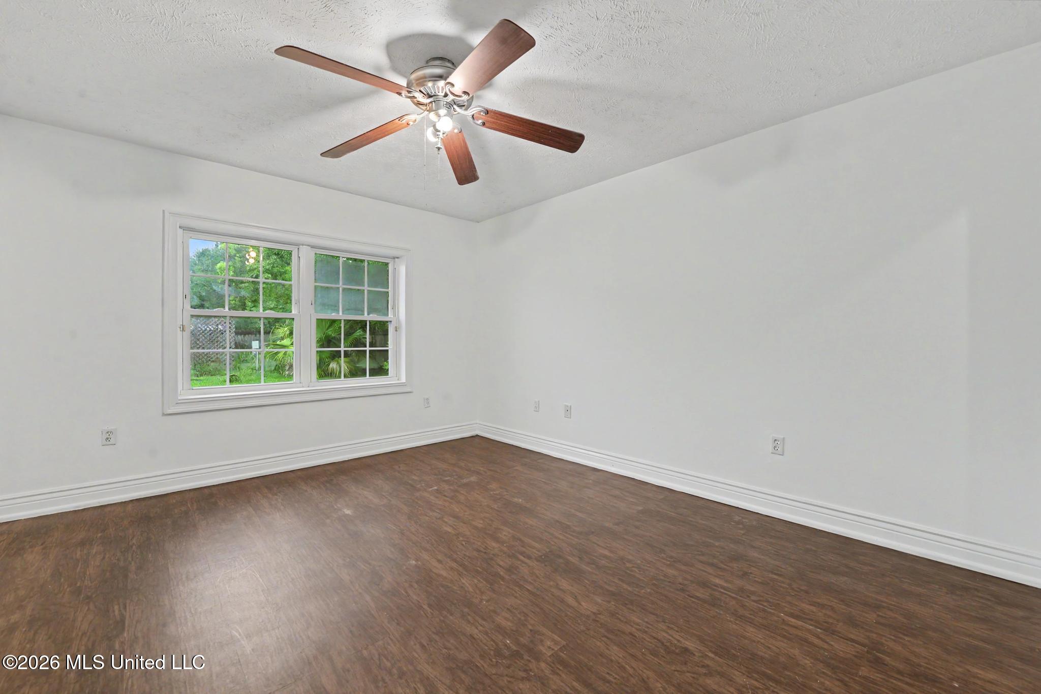 610 Waveland Avenue Property Photo 11