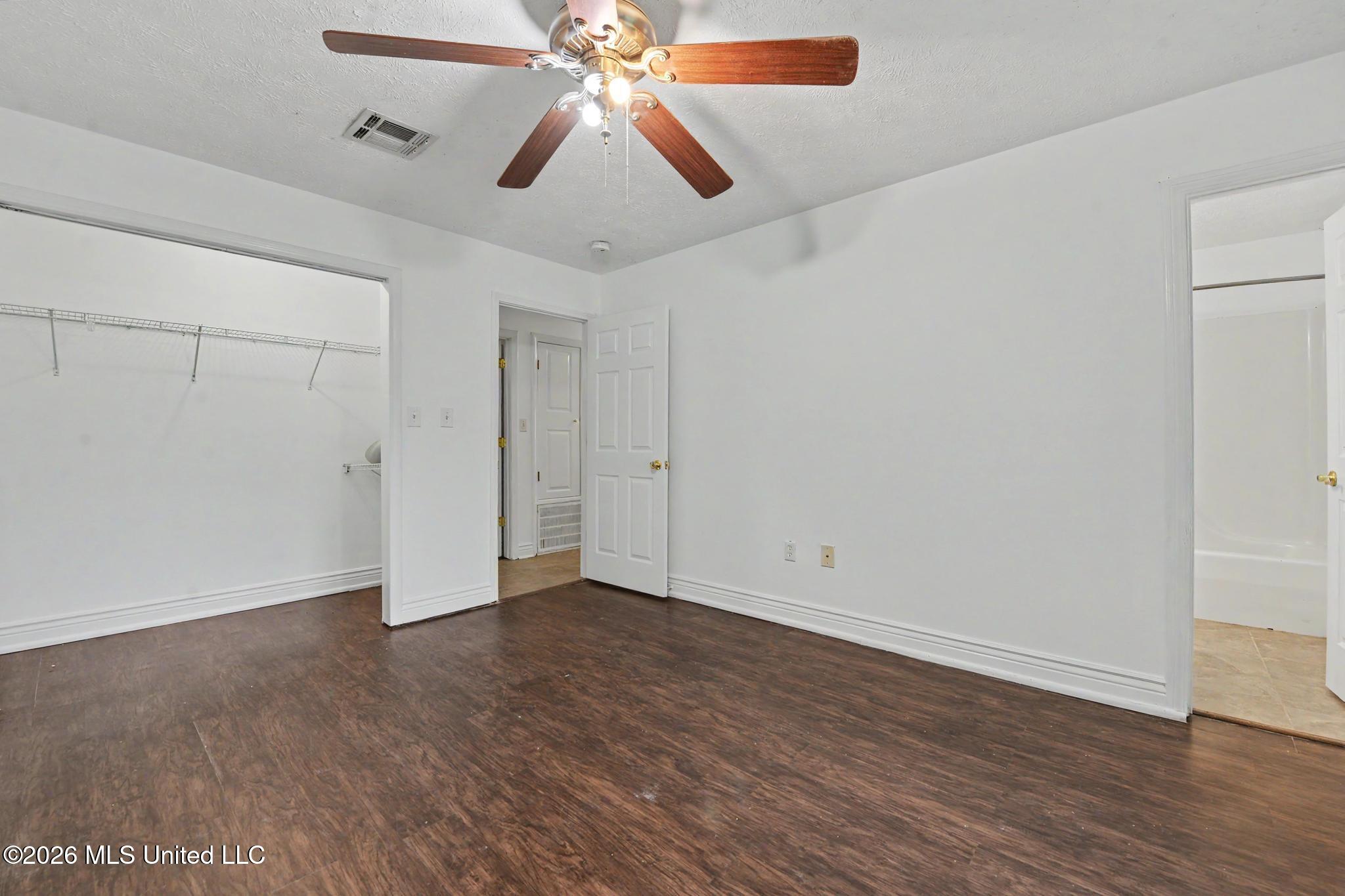 610 Waveland Avenue Property Photo 12