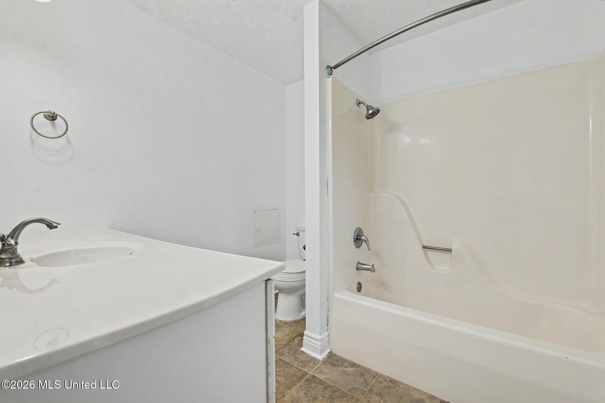 610 Waveland Avenue Property Photo 14