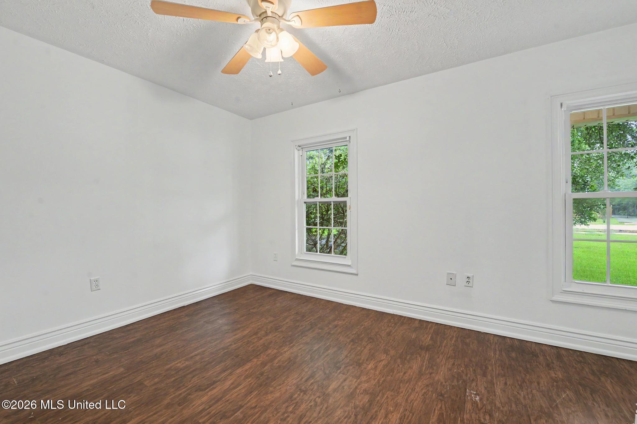 610 Waveland Avenue Property Photo 15