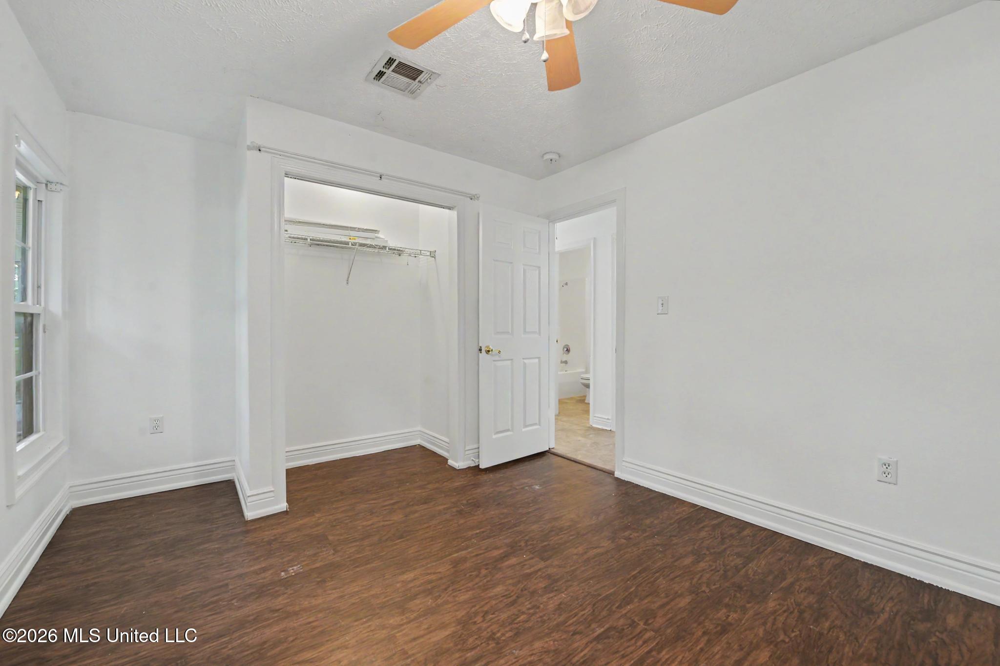 610 Waveland Avenue Property Photo 16