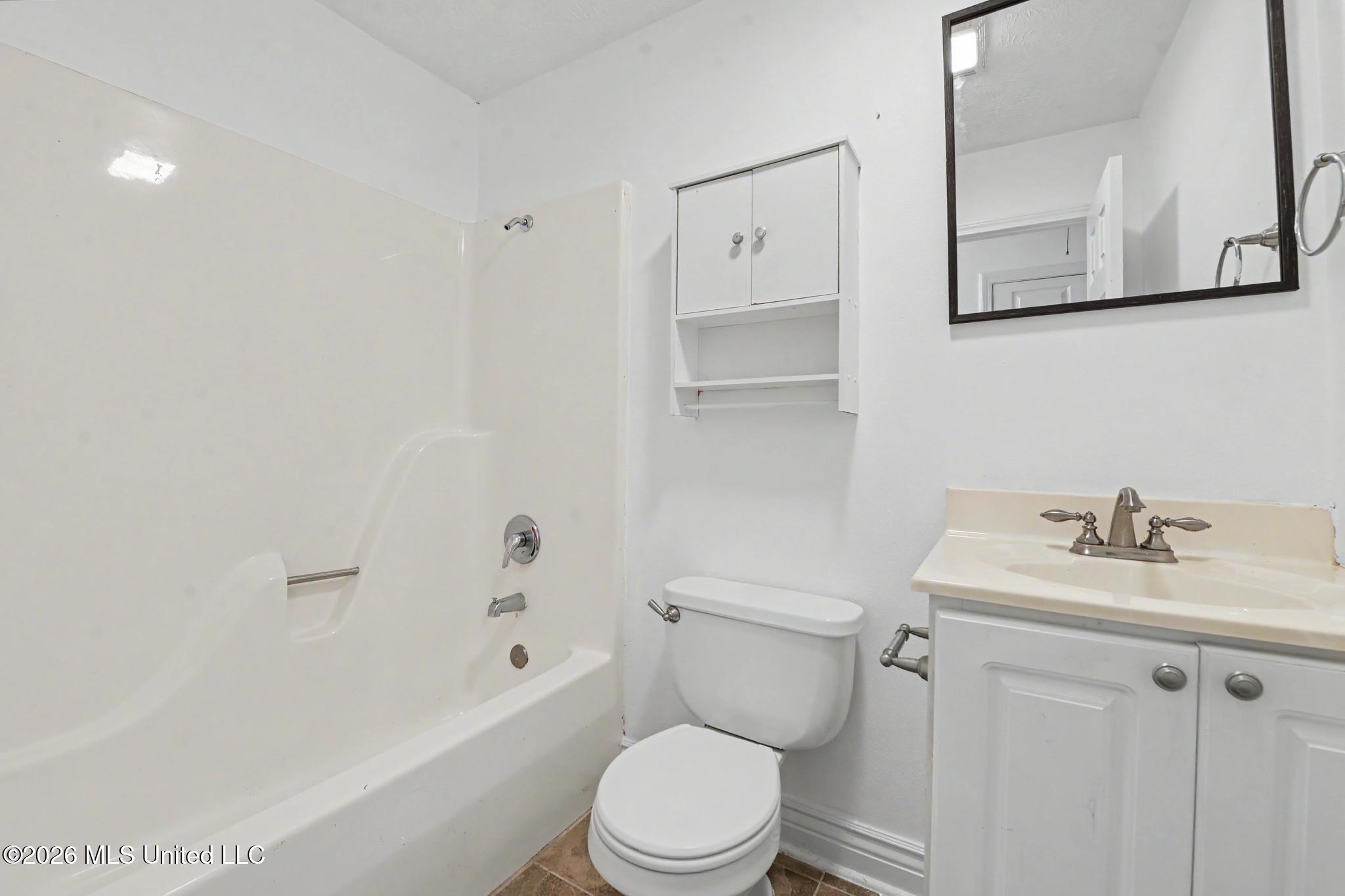 610 Waveland Avenue Property Photo 19