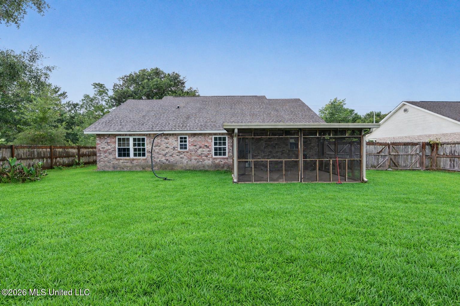 610 Waveland Avenue Property Photo 22