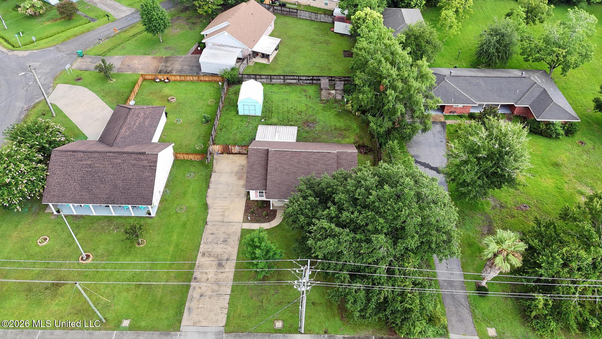 610 Waveland Avenue Property Photo 23