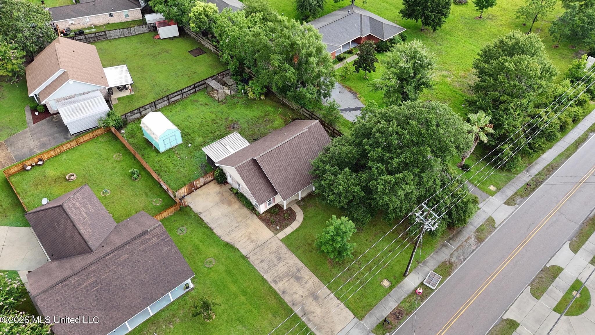 610 Waveland Avenue Property Photo 24