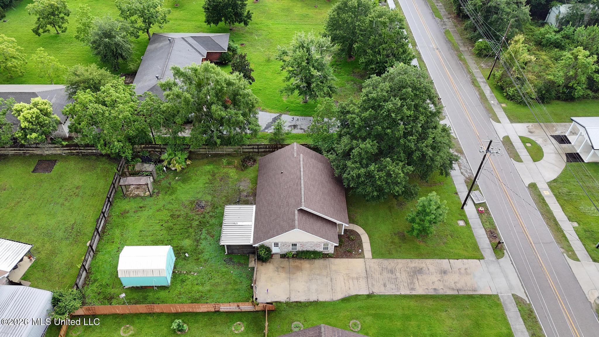 610 Waveland Avenue Property Photo 25