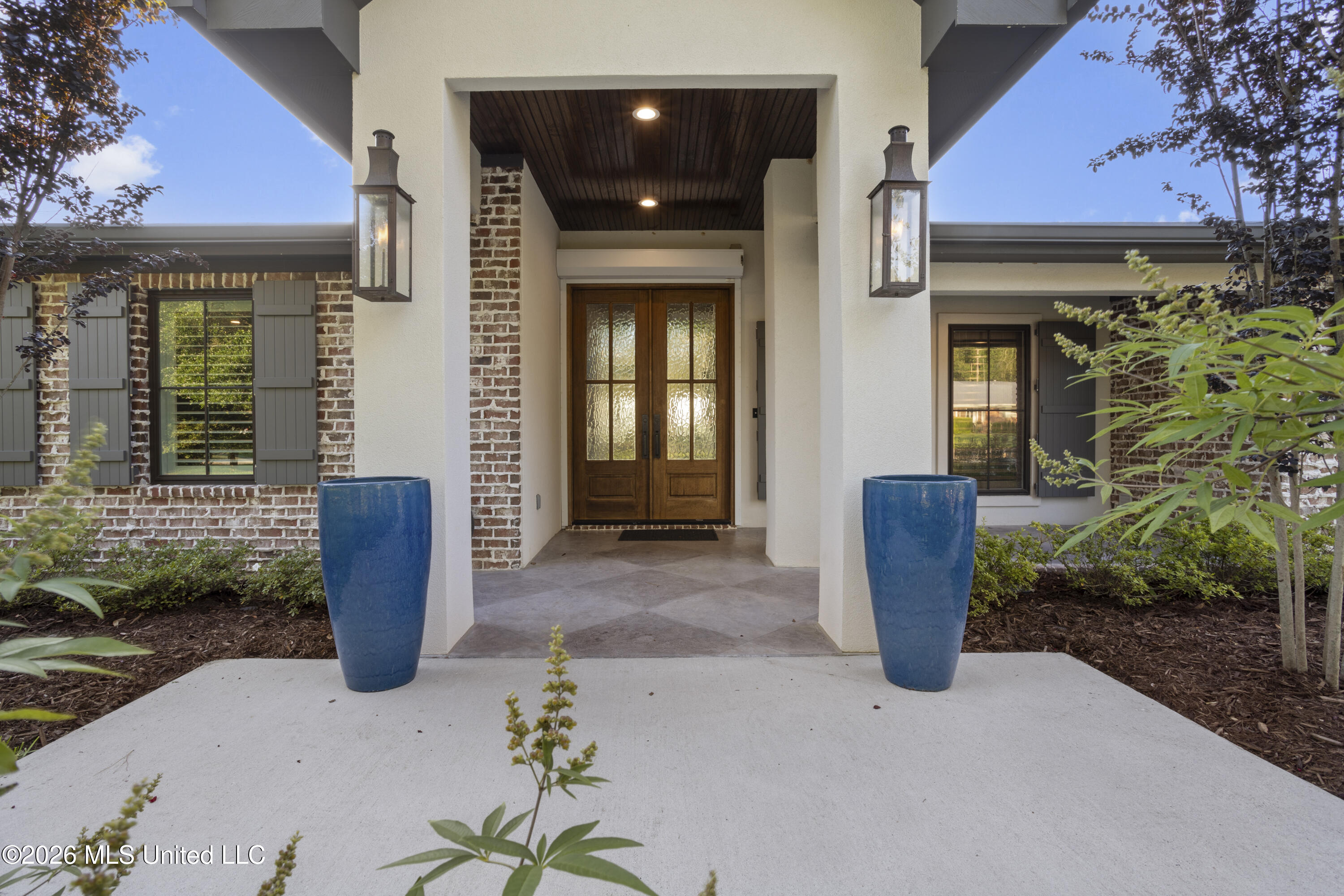 927 N Shore Drive Property Photo 4