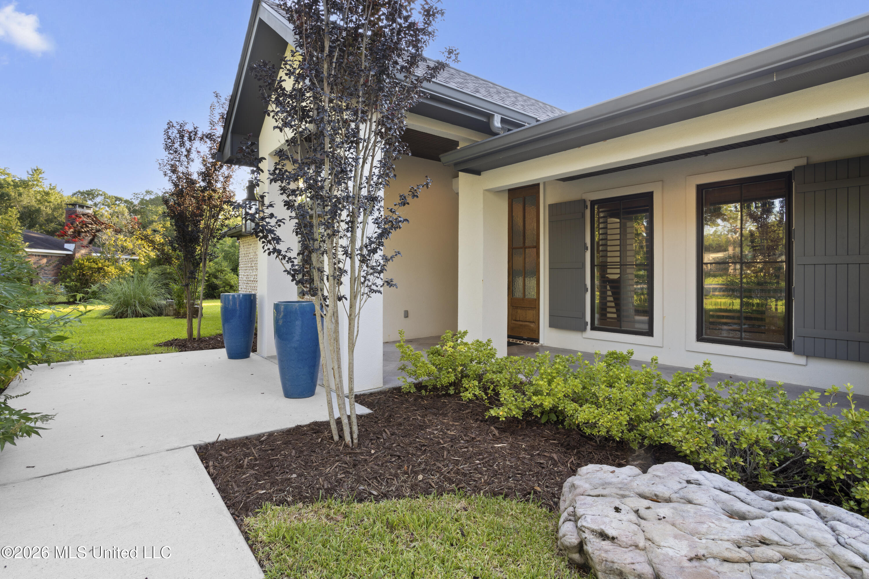 927 N Shore Drive Property Photo 6