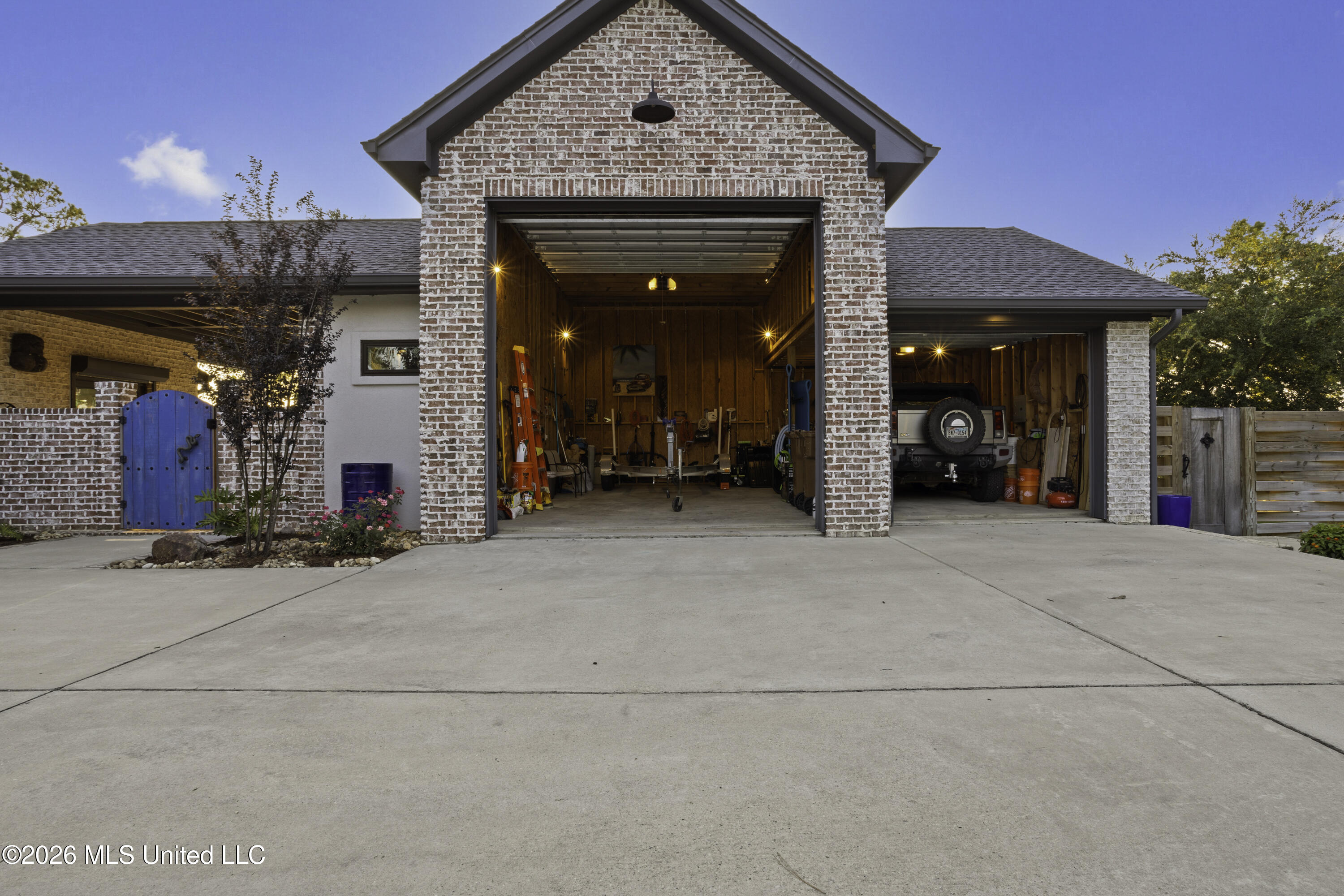 927 N Shore Drive Property Photo 8