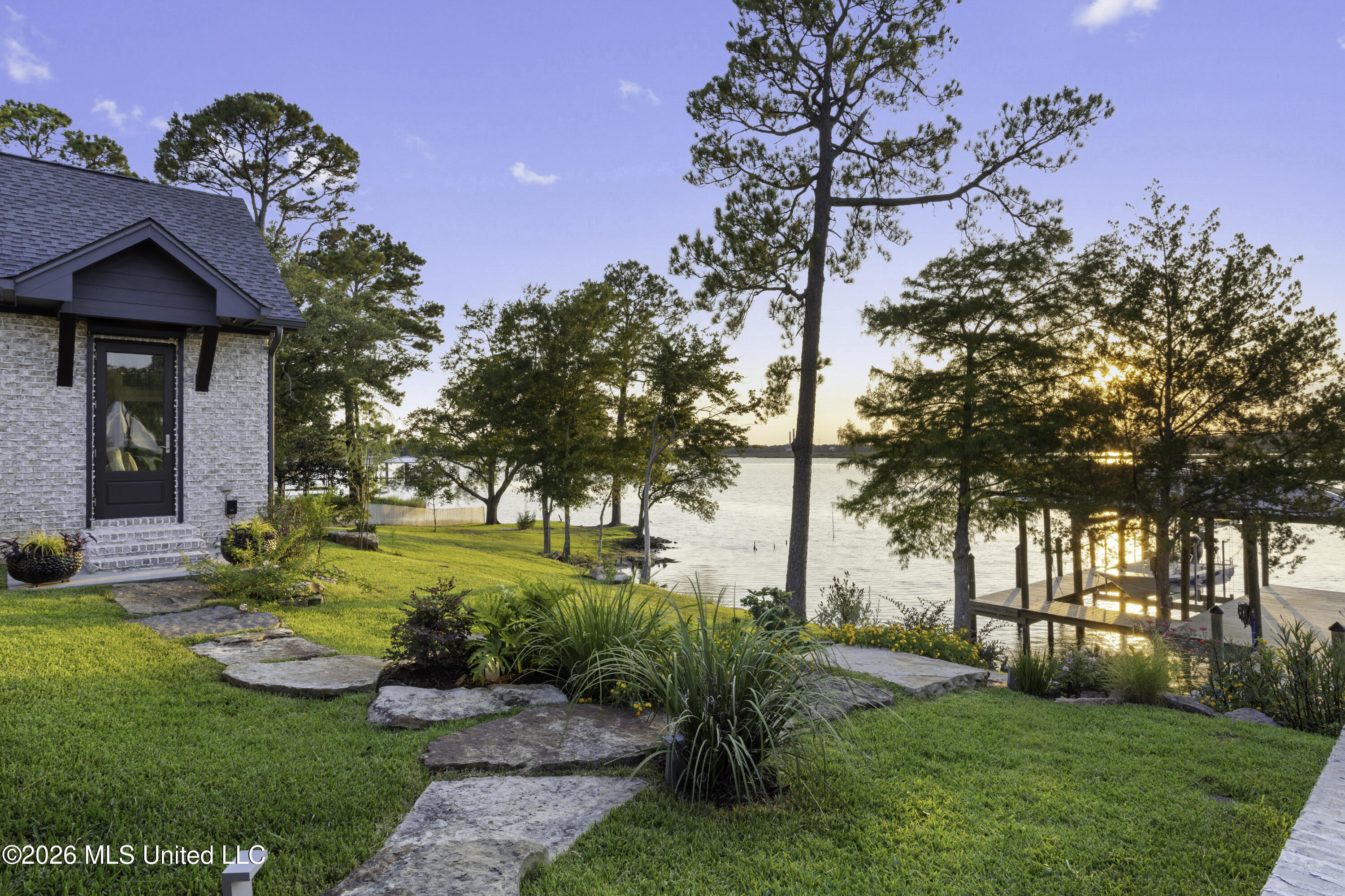 927 N Shore Drive Property Photo 77