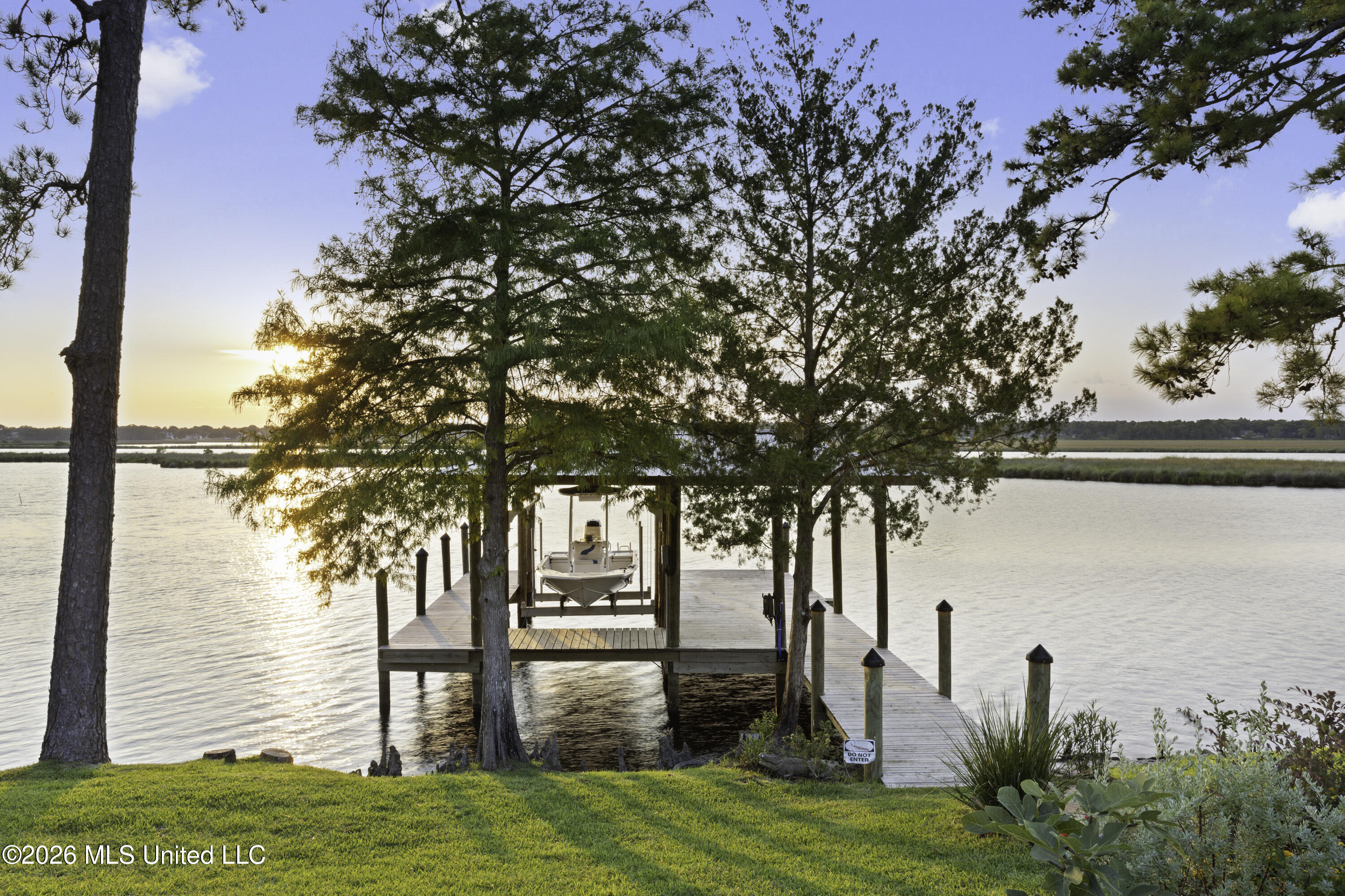 927 N Shore Drive Property Photo 79