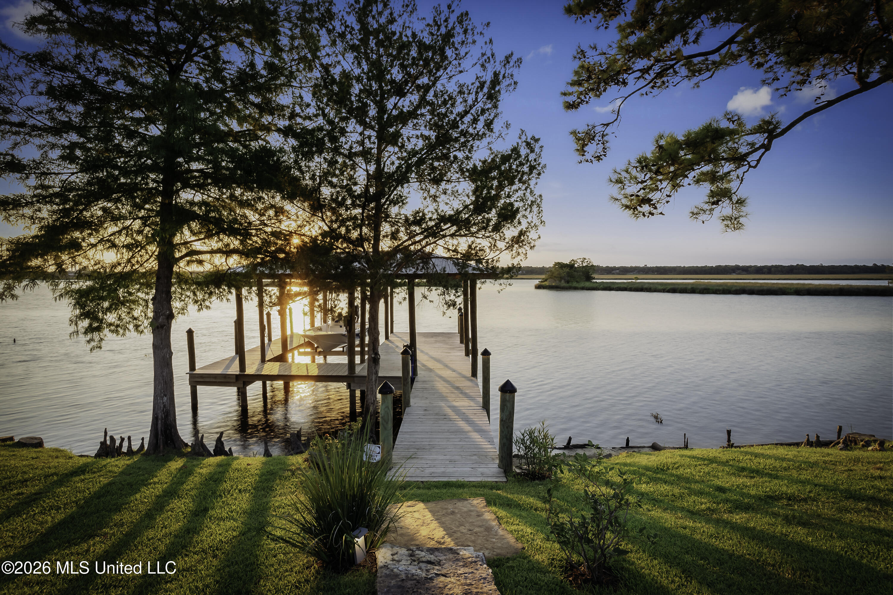 927 N Shore Drive Property Photo 81