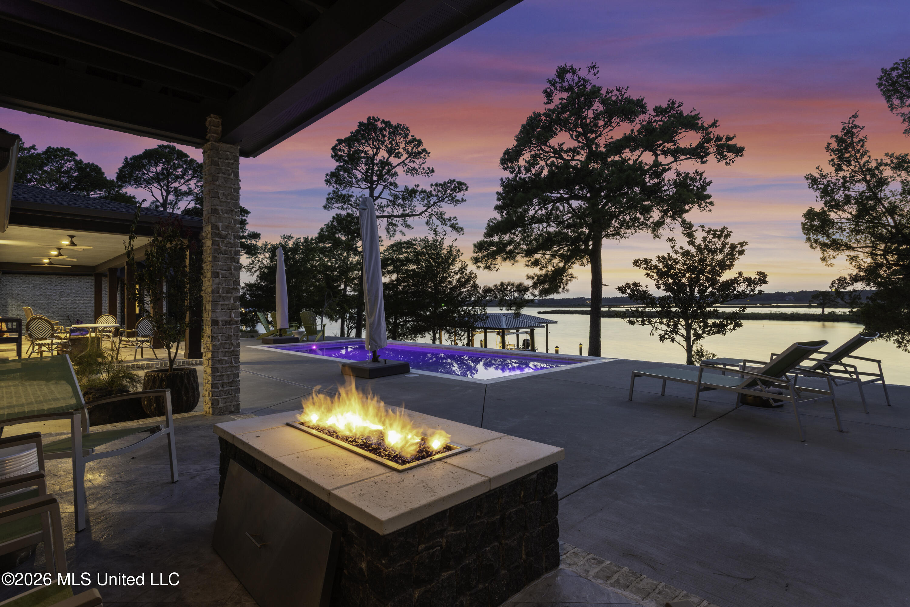 927 N Shore Drive Property Photo 82