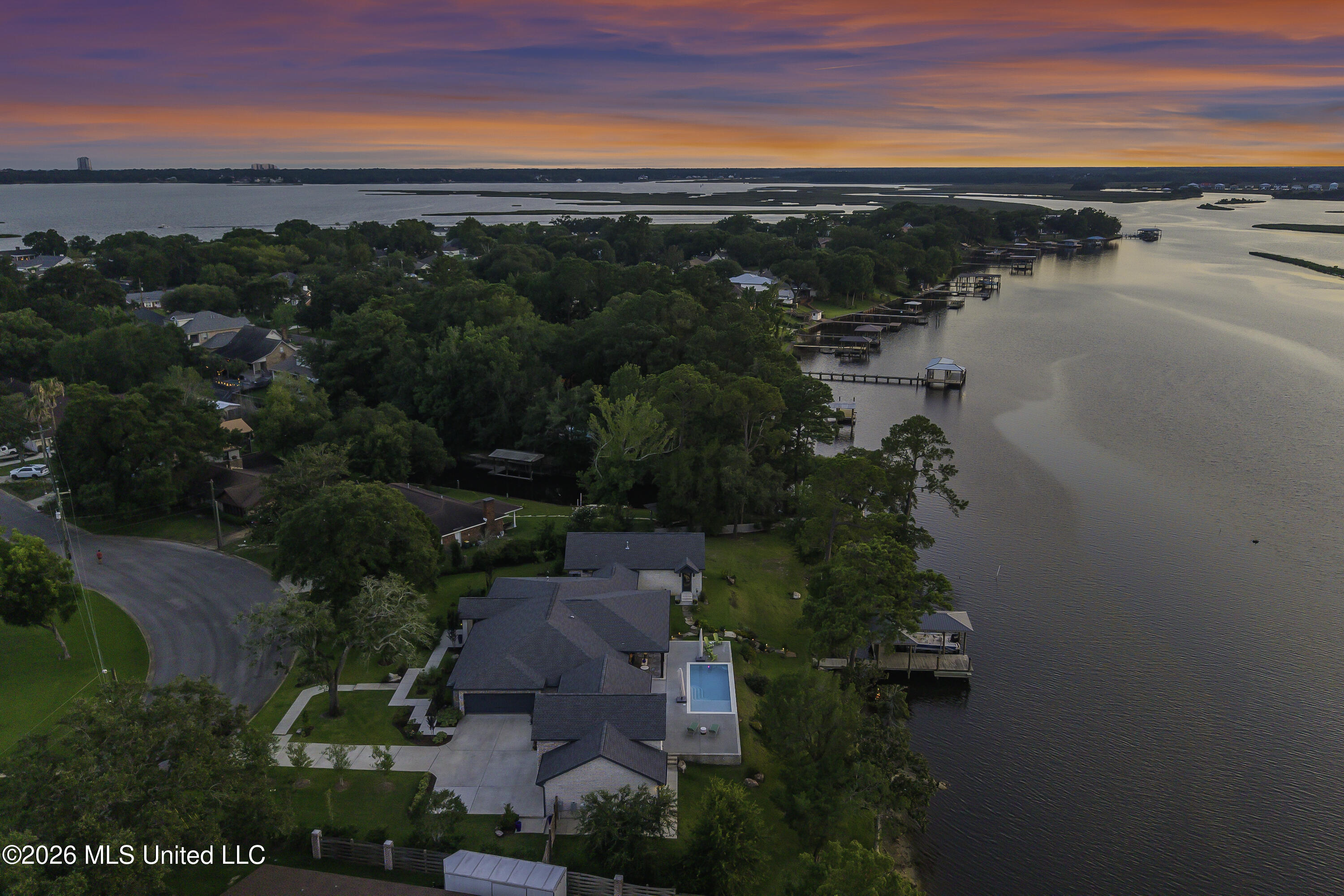 927 N Shore Drive Property Photo 88