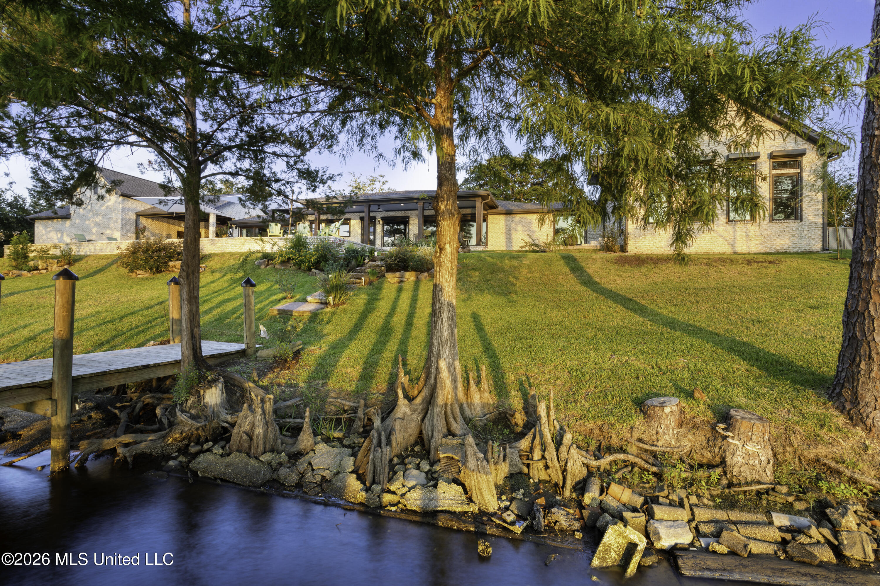 927 N Shore Drive Property Photo 98