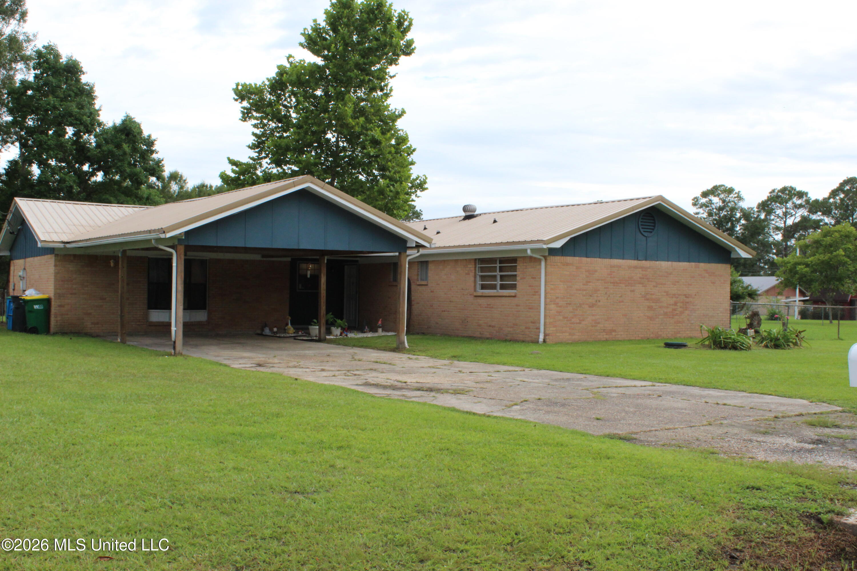 8517 Greenfields Road Property Photo 1