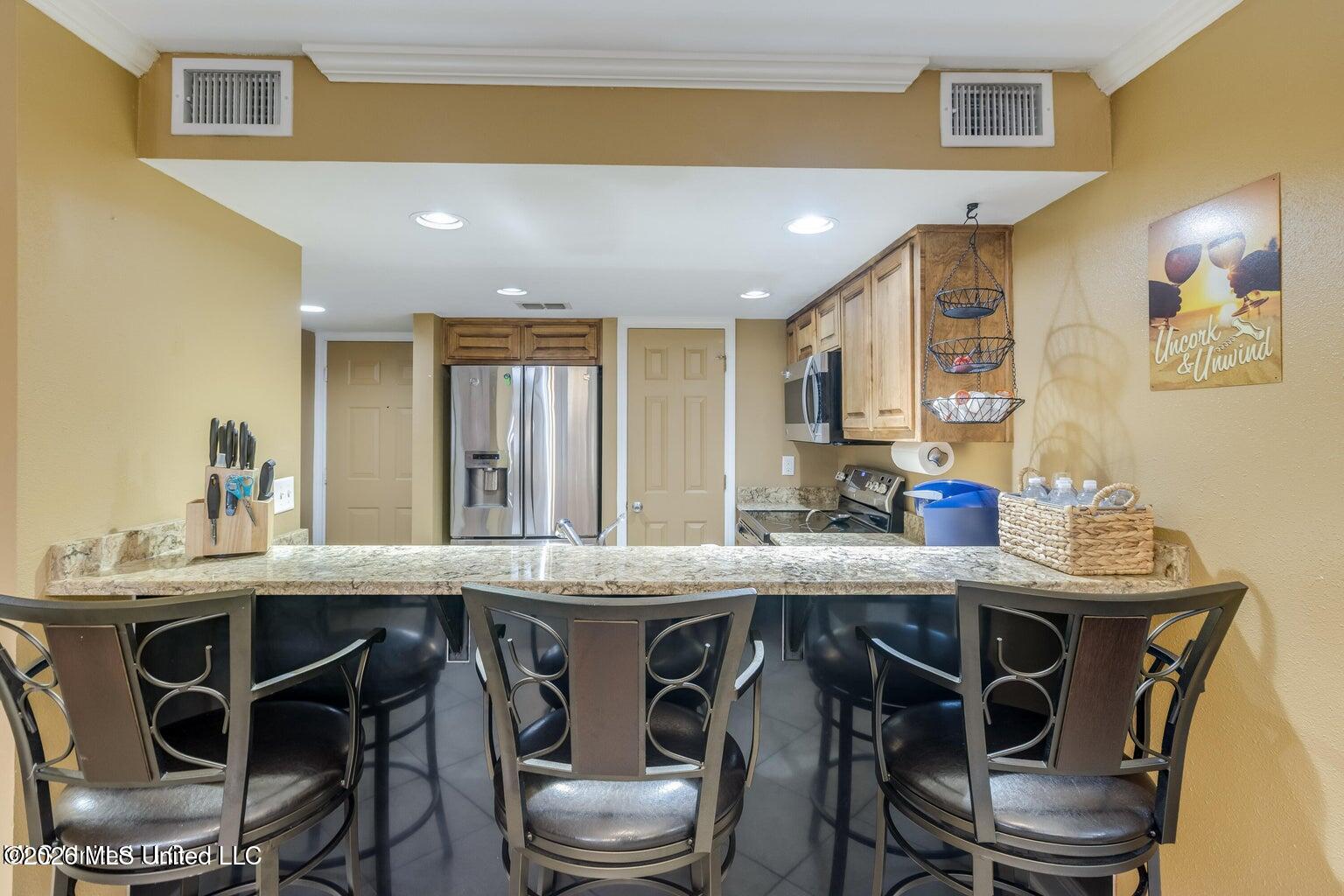 2046 Beach Boulevard Property Photo 6