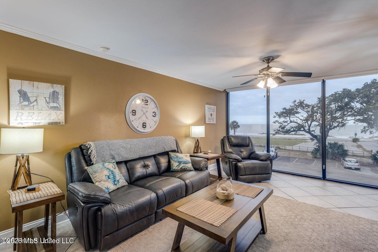 2046 Beach Boulevard Property Photo 10