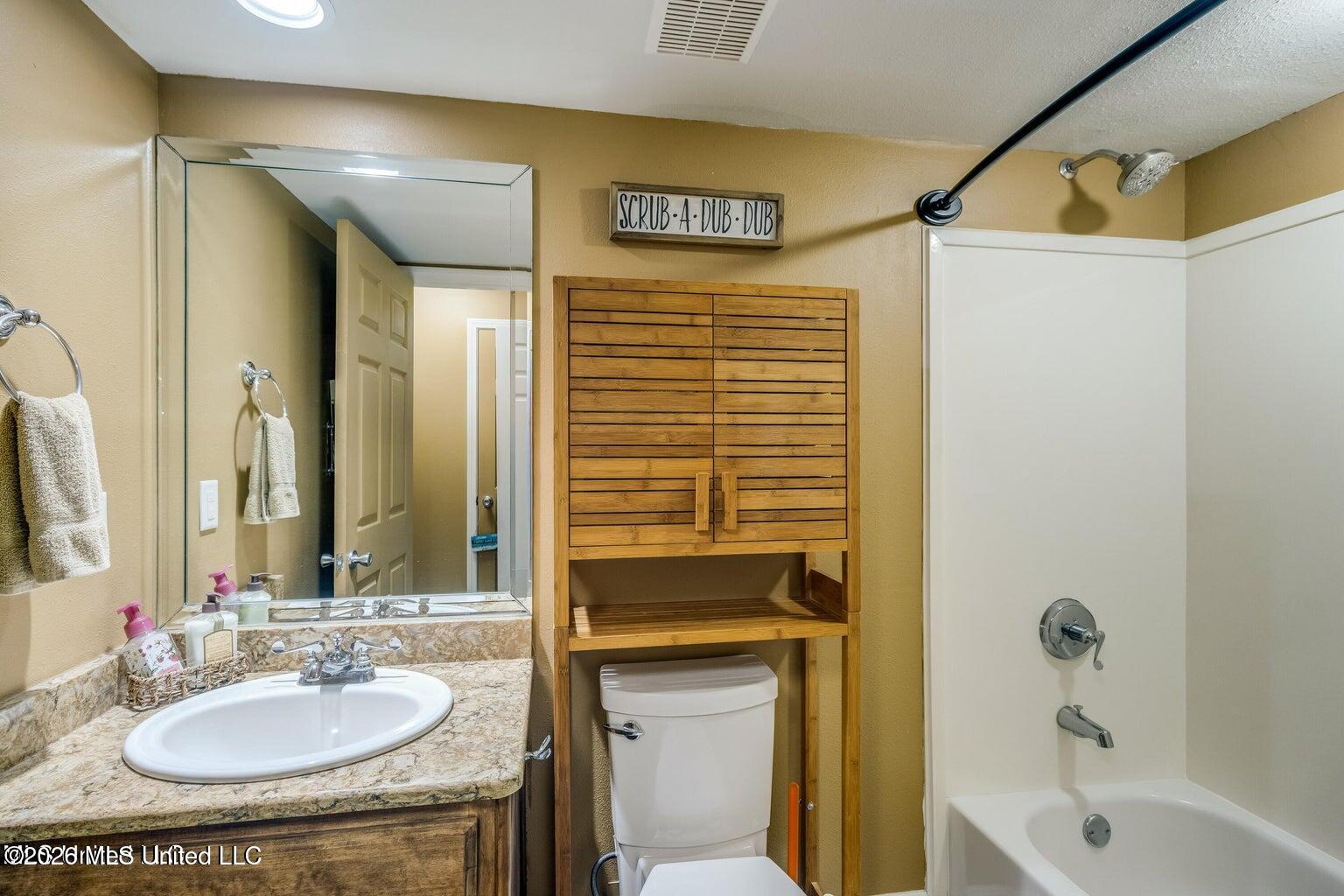 2046 Beach Boulevard Property Photo 12