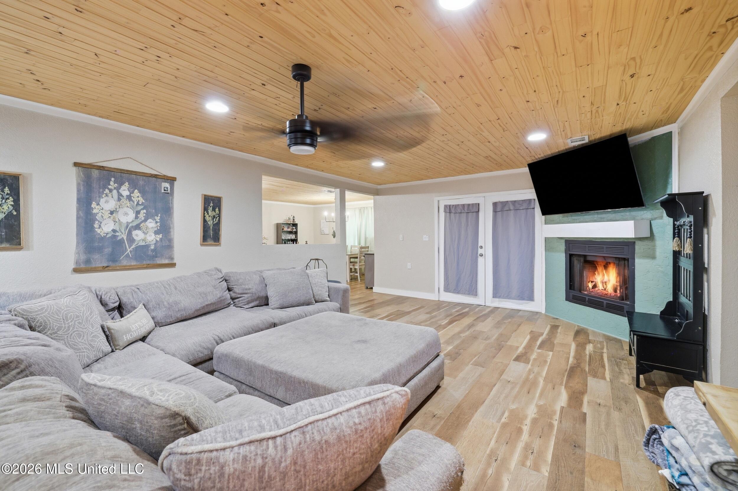 26 2nd Street Property Photo 9