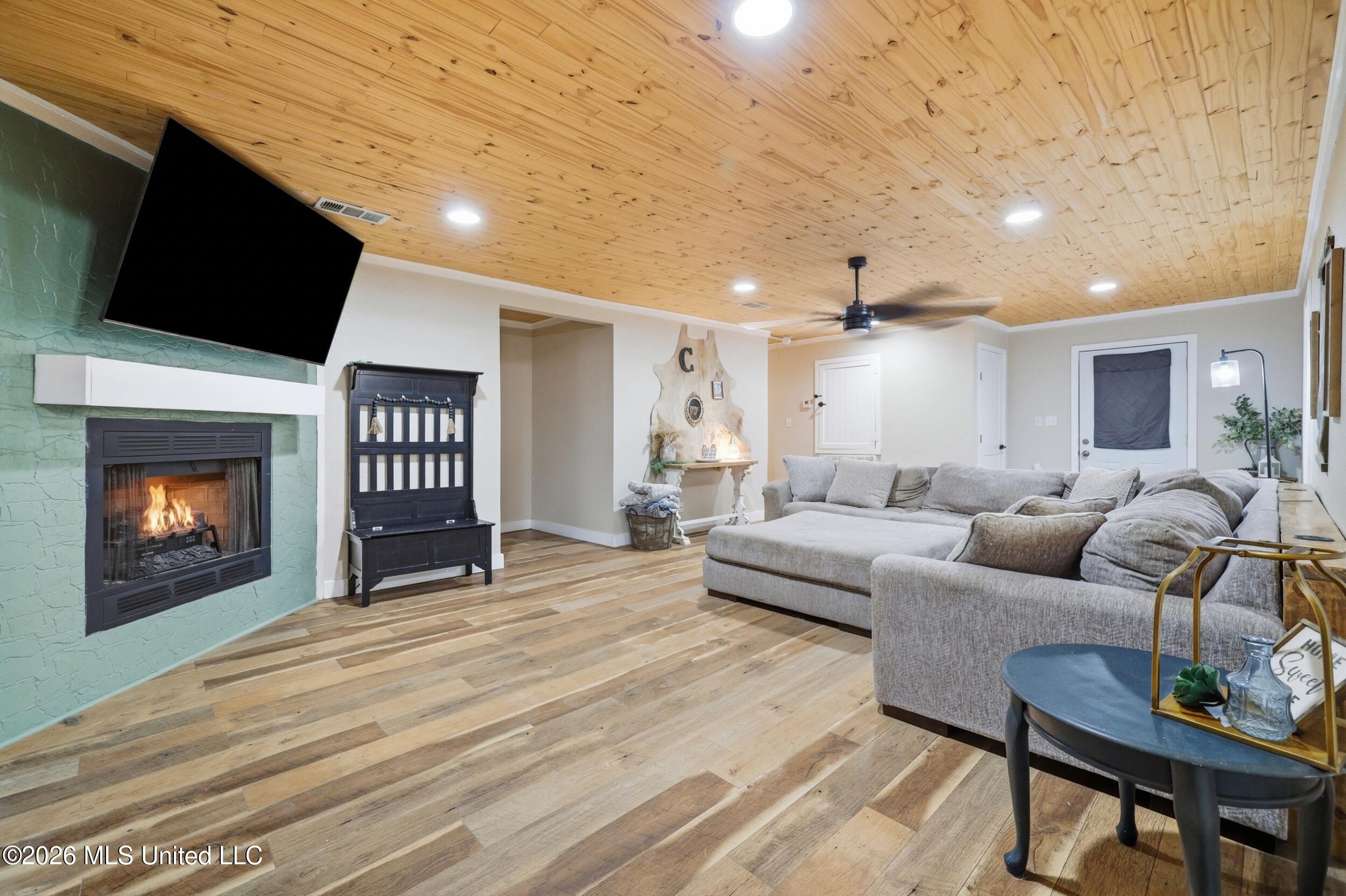 26 2nd Street Property Photo 12