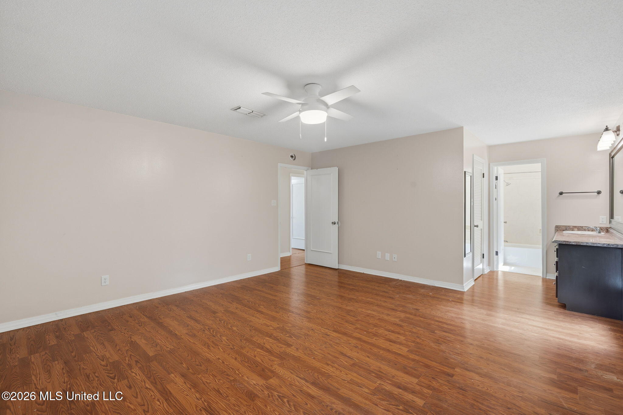 122 Booth Circle Property Photo 5