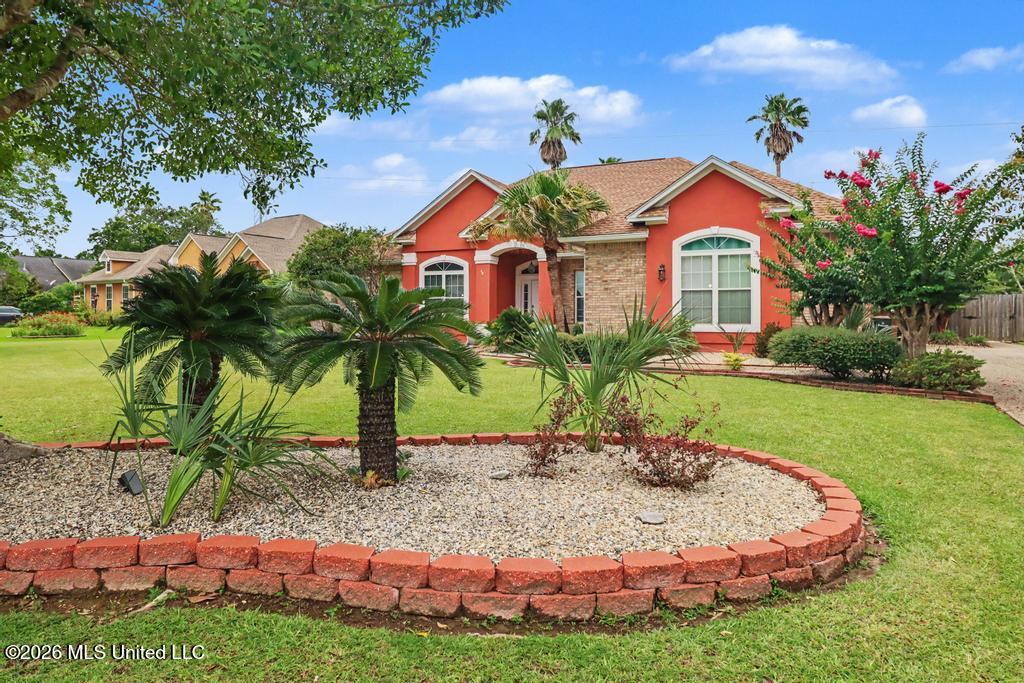 3532 N River Ridge Drive Property Photo 1