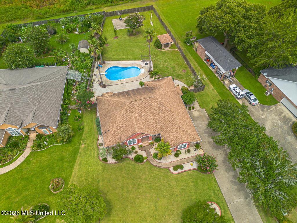 3532 N River Ridge Drive Property Photo 2