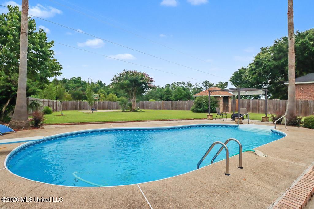 3532 N River Ridge Drive Property Photo 4