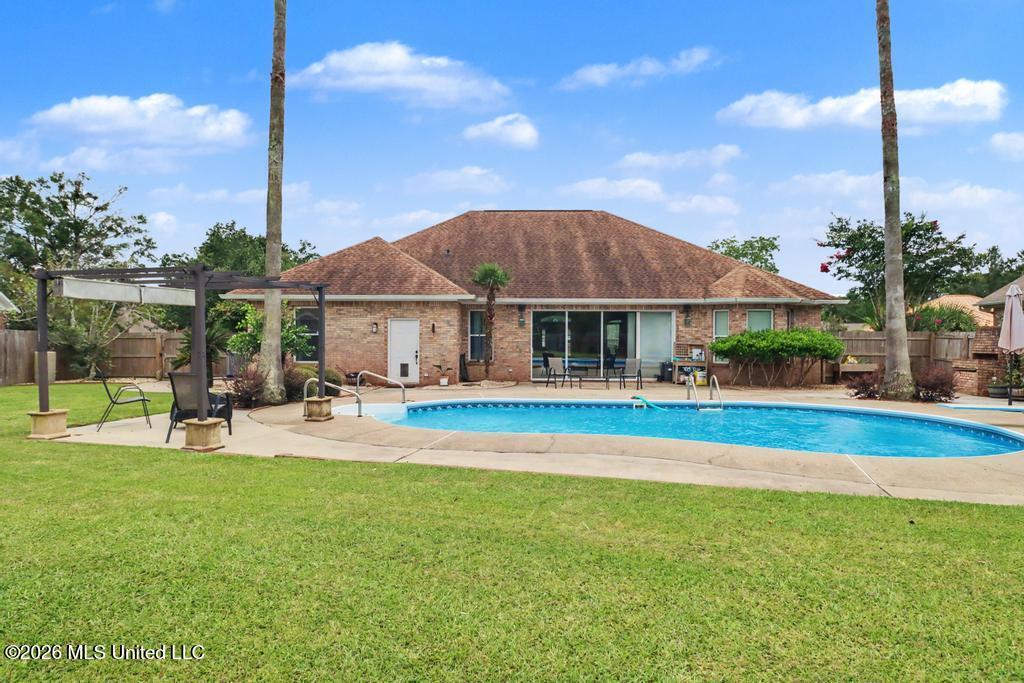 3532 N River Ridge Drive Property Photo 6