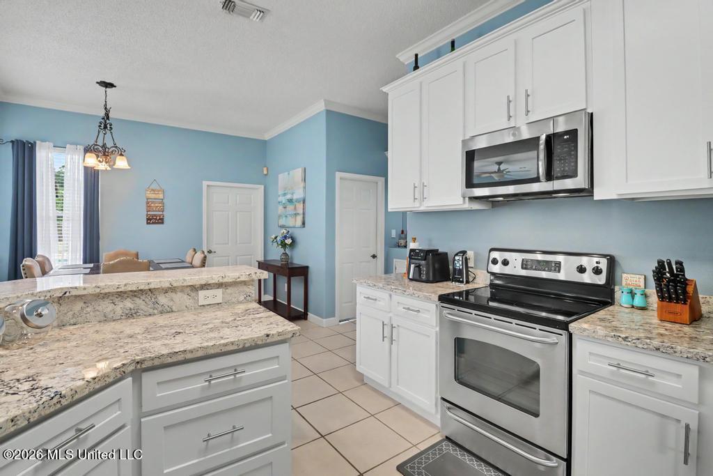 3532 N River Ridge Drive Property Photo 10