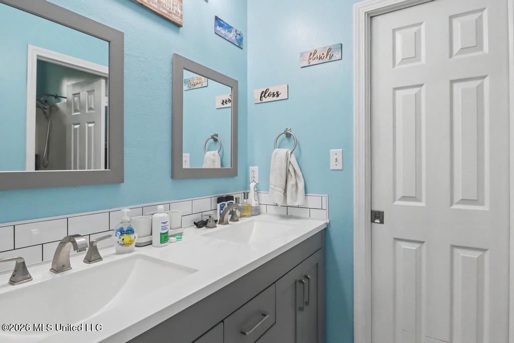 3532 N River Ridge Drive Property Photo 26