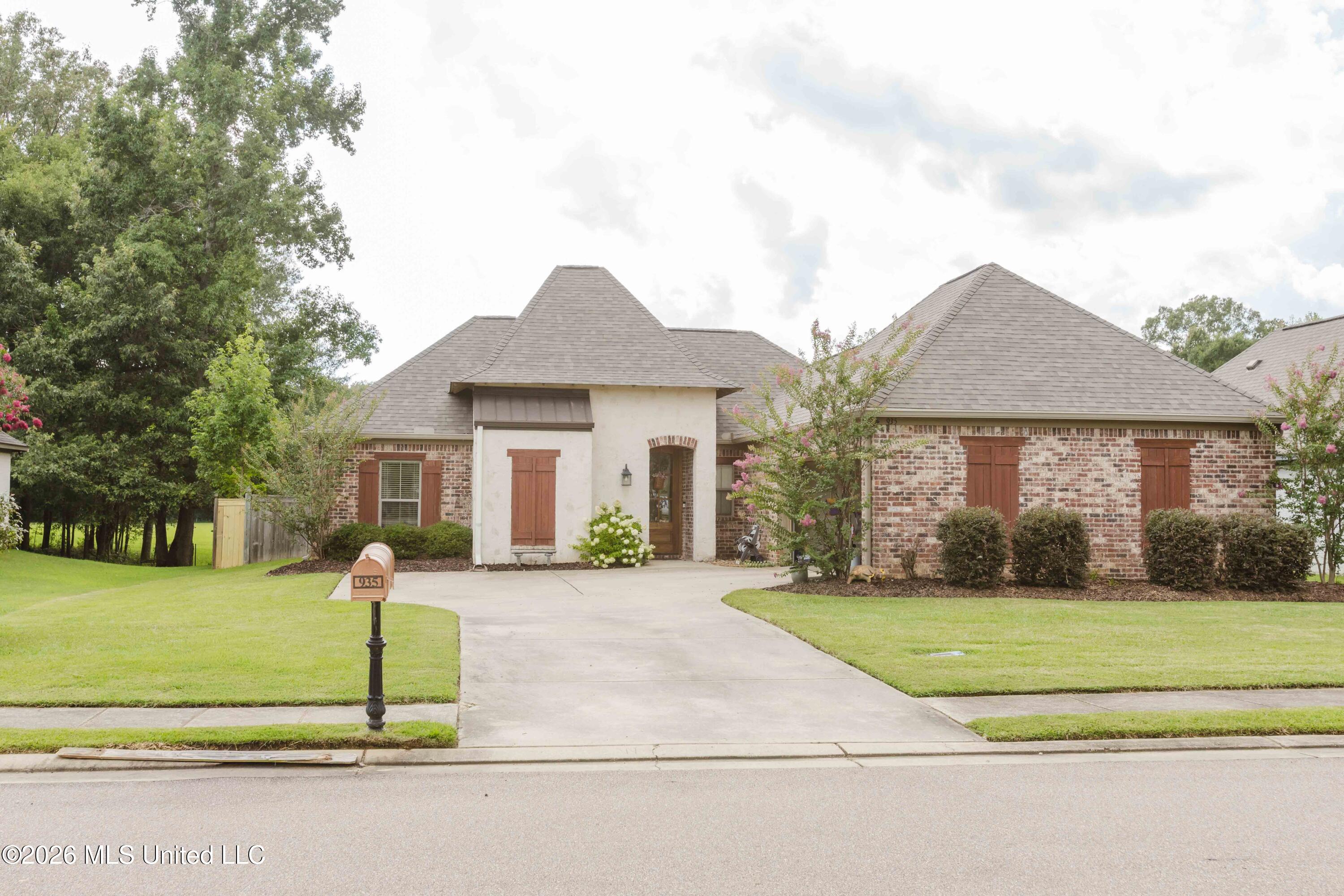 935 Timberton Drive Property Photo 1