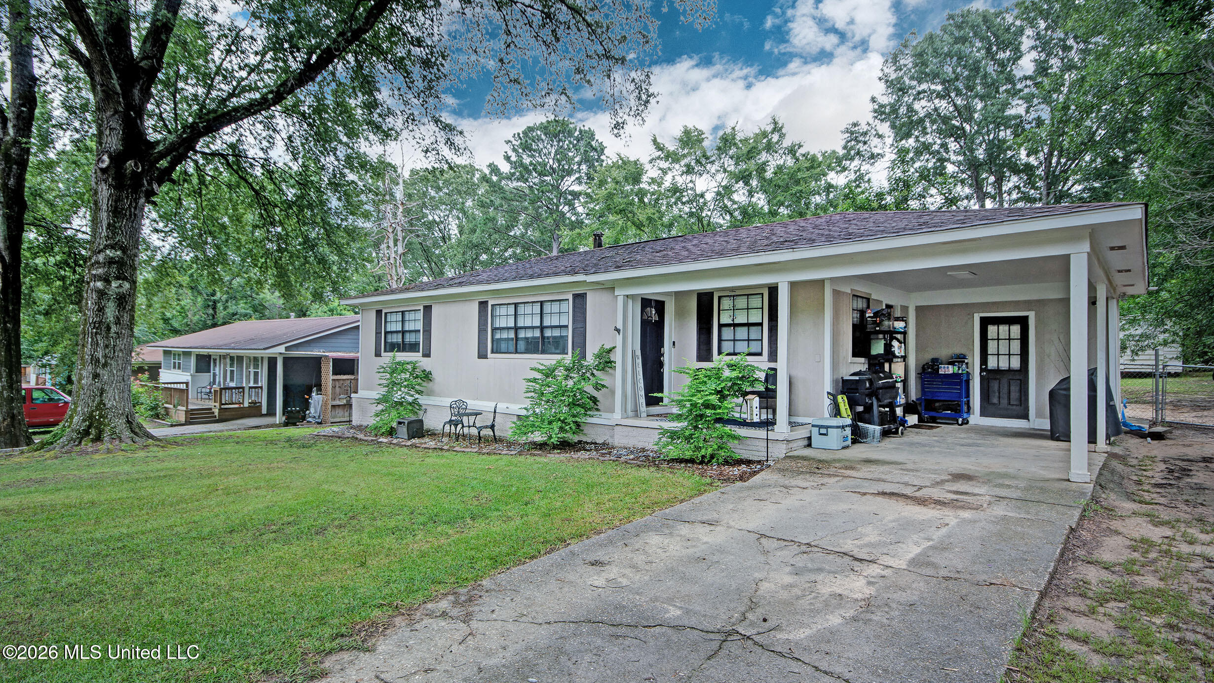 330 S Fox Hall Road Property Photo 1
