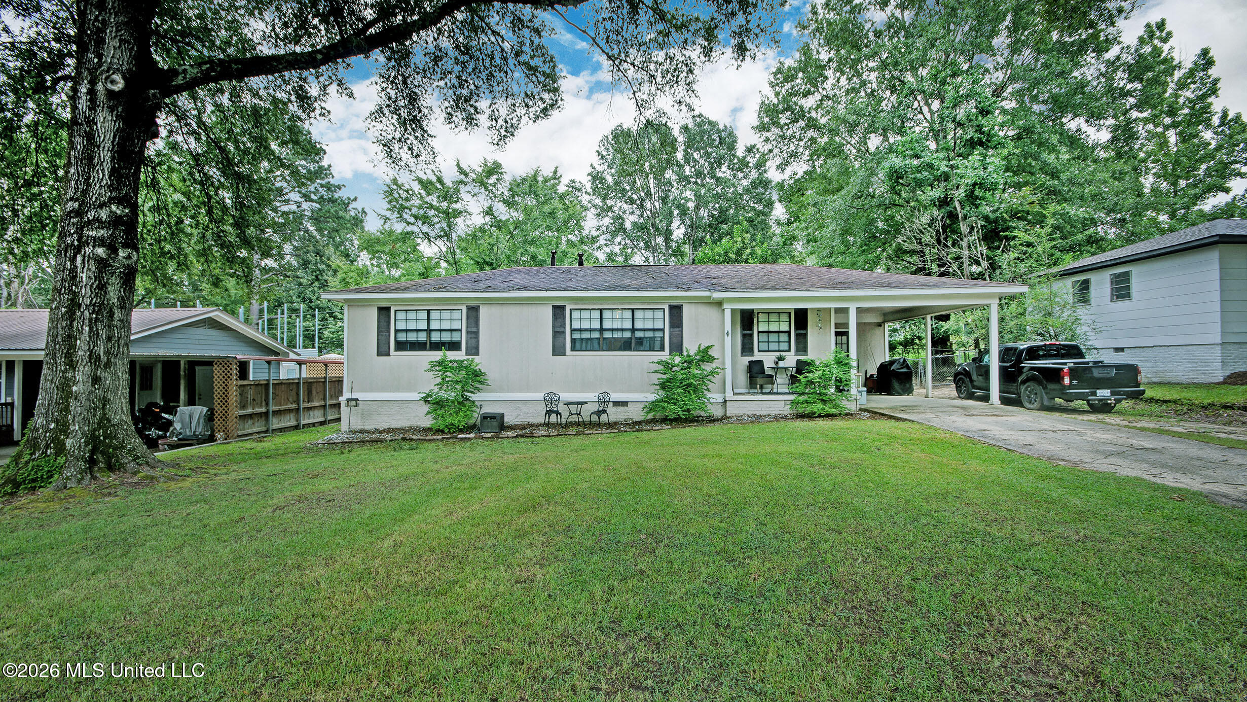 330 S Fox Hall Road Property Photo 2