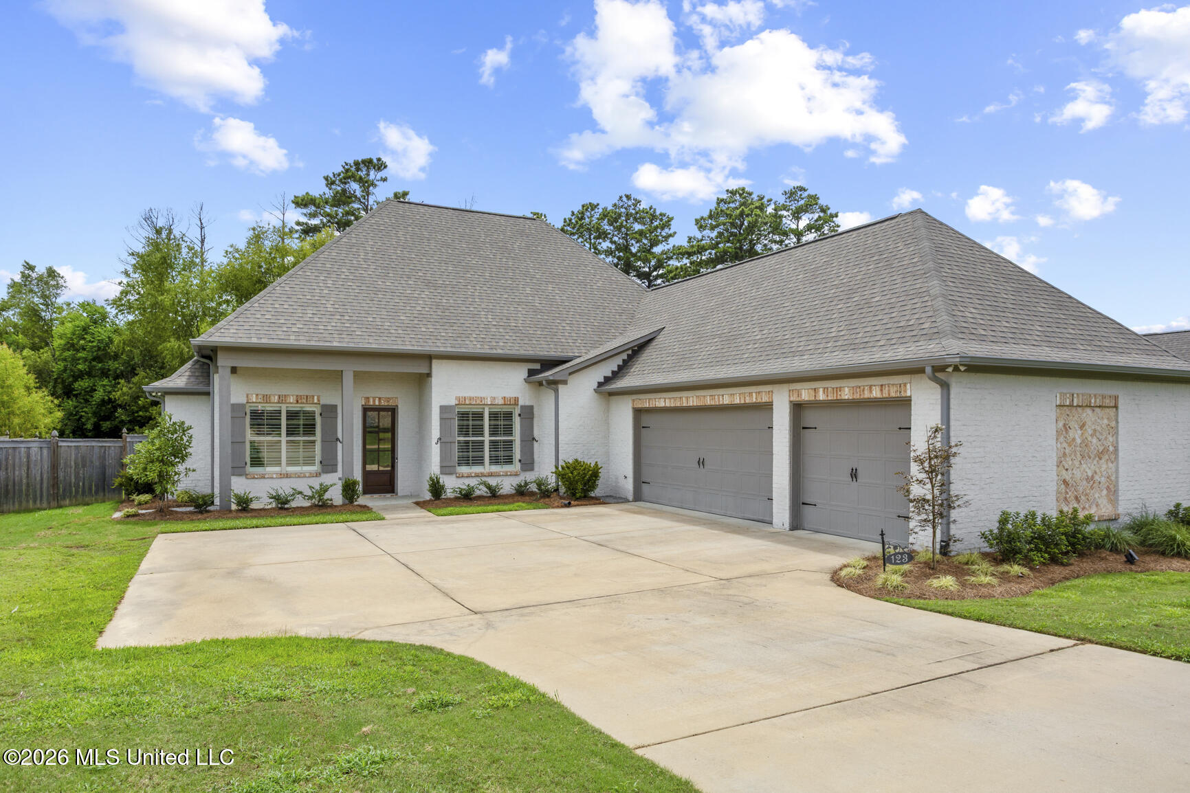 123 Freeland Lane