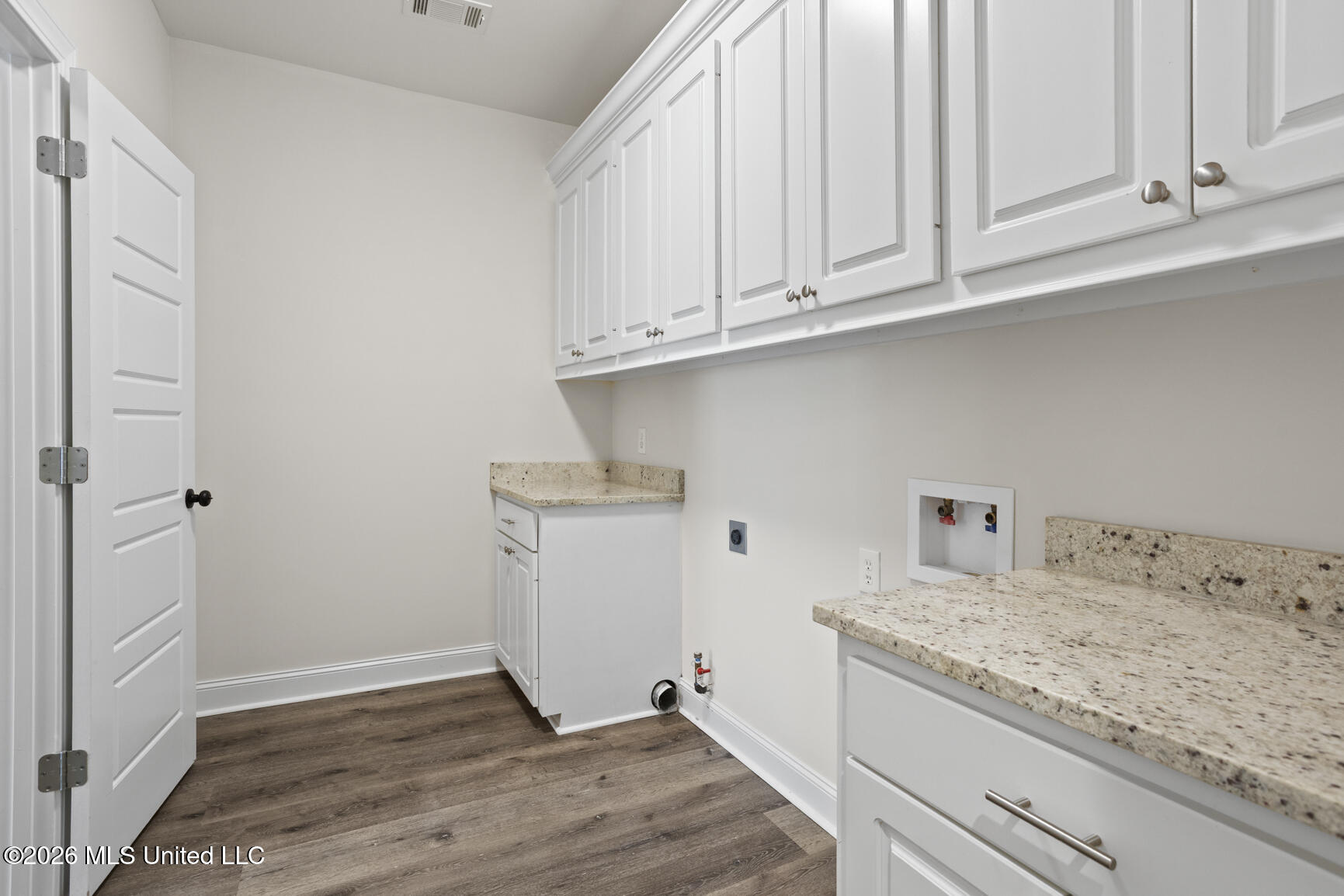 123 Freeland Lane Property Photo 13