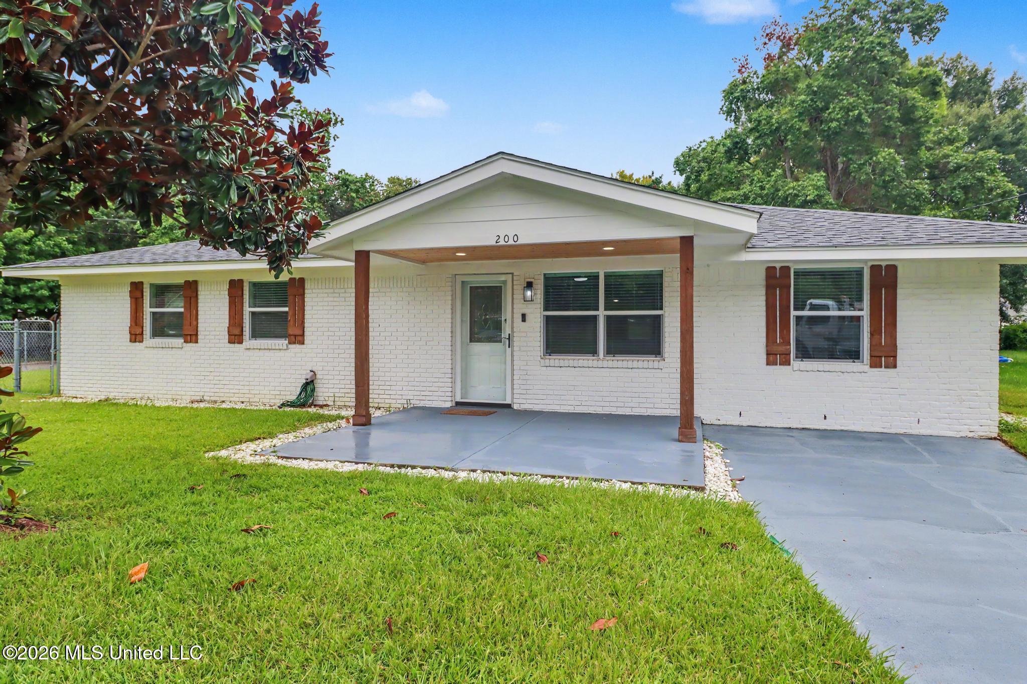 200 Beverly Drive Property Photo 1