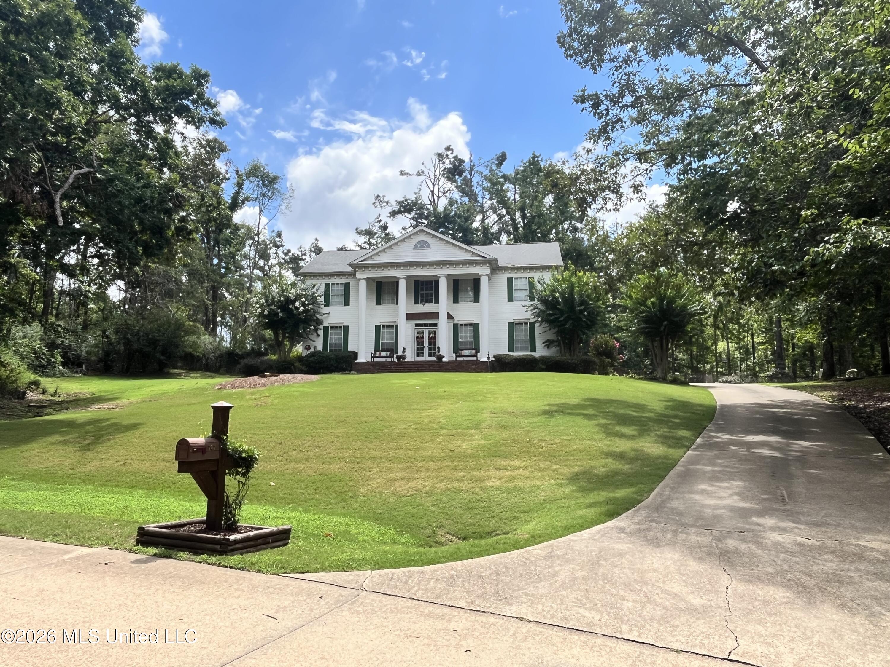 787 Shady Oaks Circle Property Photo 1