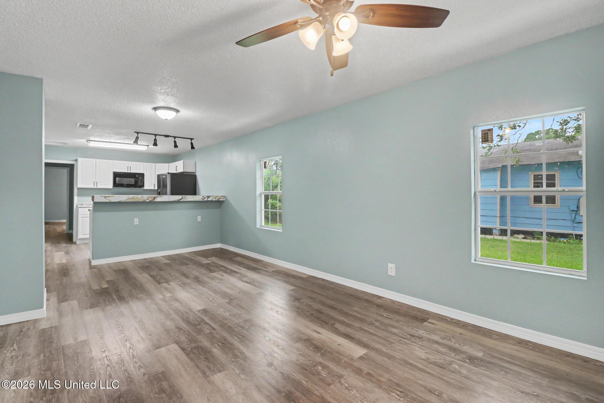 1121 43rd Avenue Property Photo 6