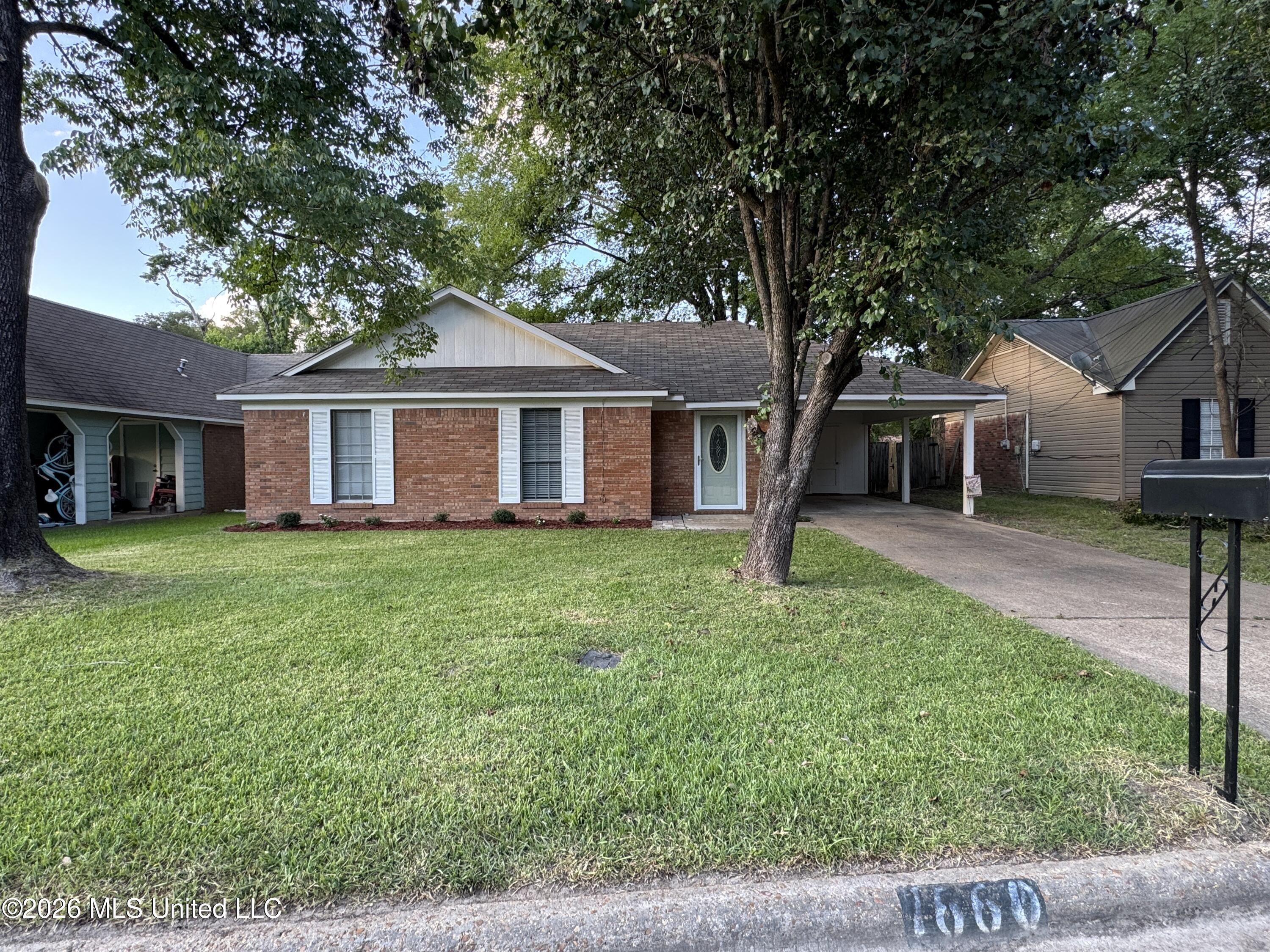 1660 Ravenwood Lane Property Photo 1