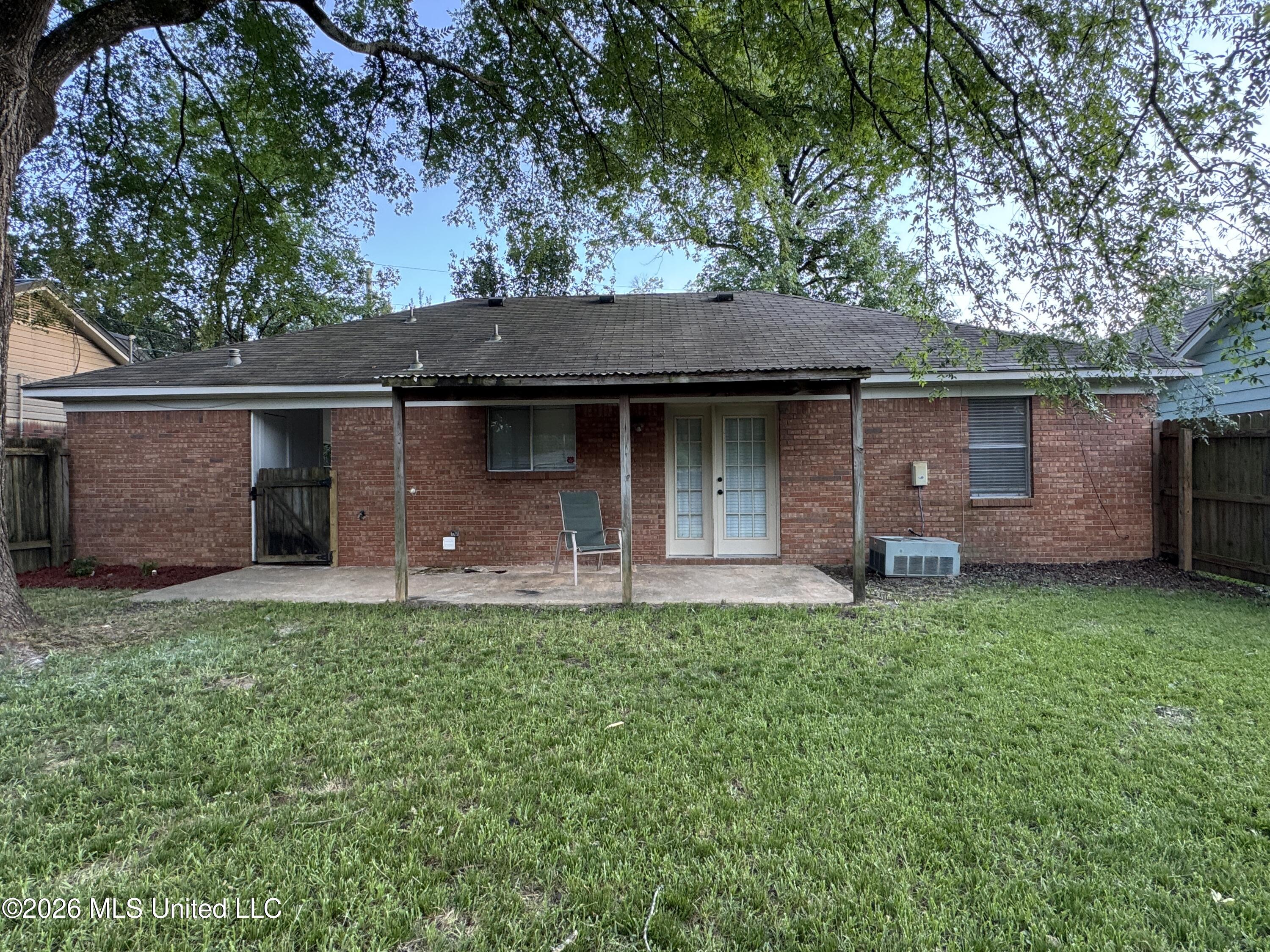 1660 Ravenwood Lane Property Photo 3