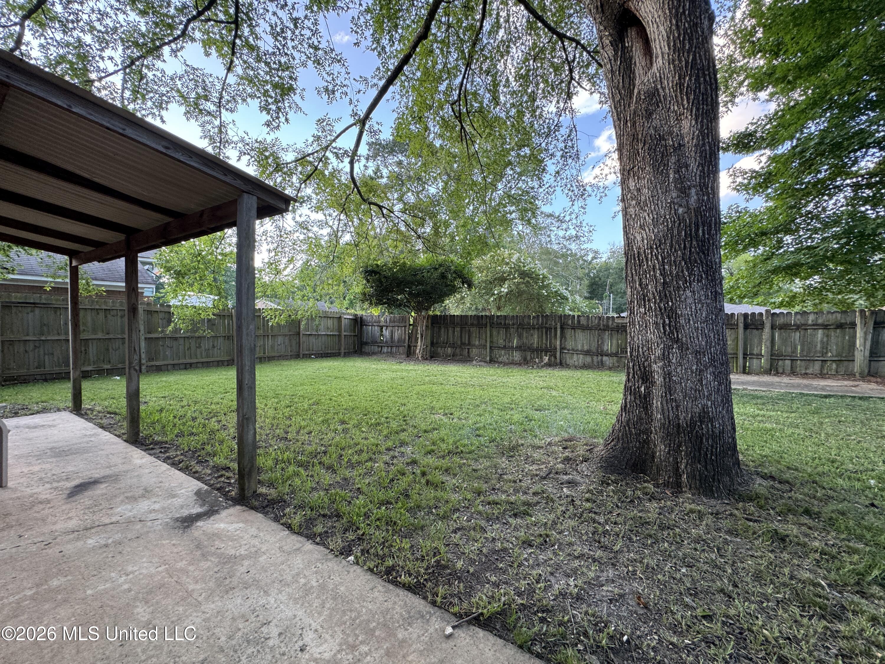 1660 Ravenwood Lane Property Photo 4