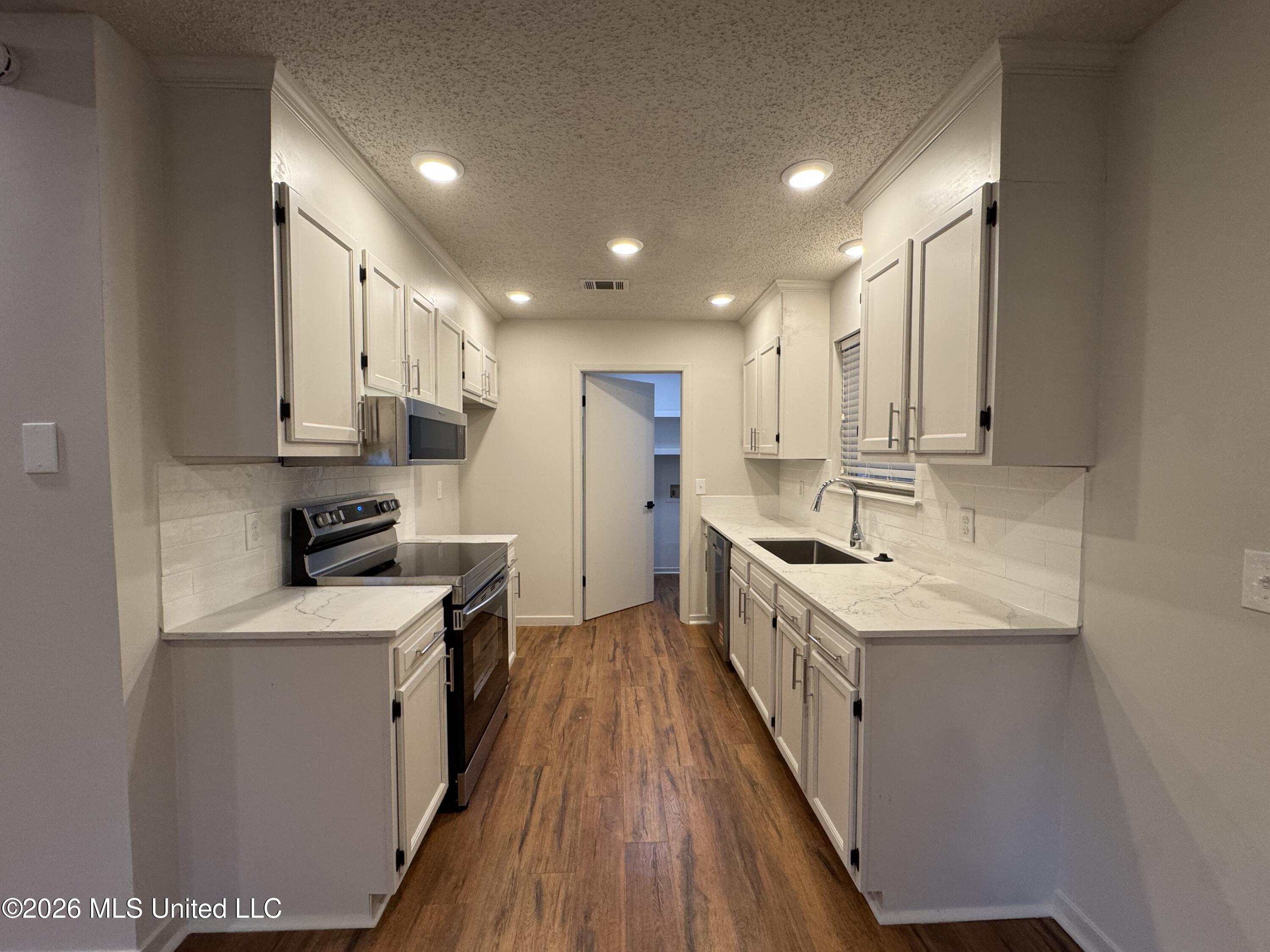 1660 Ravenwood Lane Property Photo 7