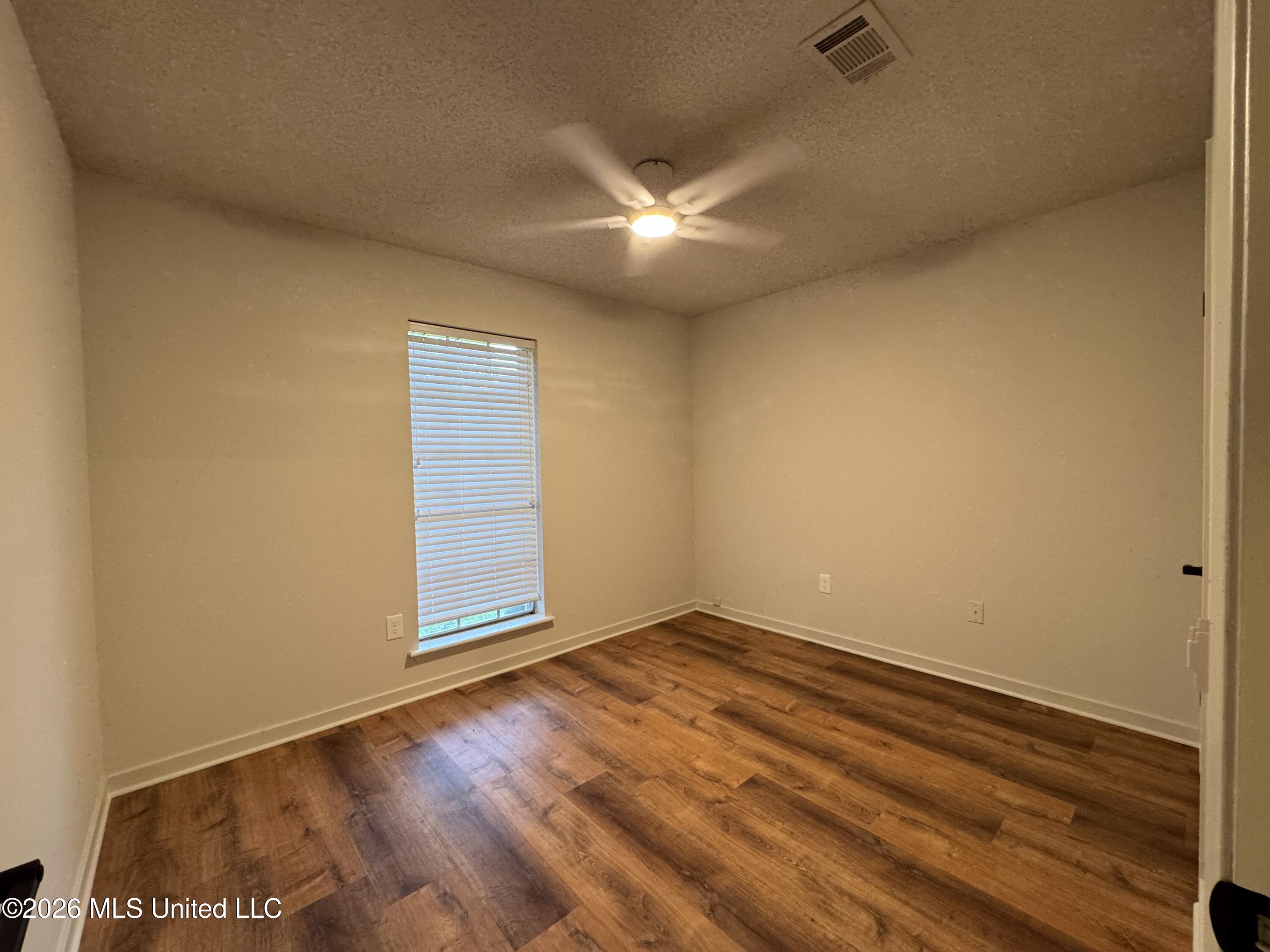 1660 Ravenwood Lane Property Photo 8