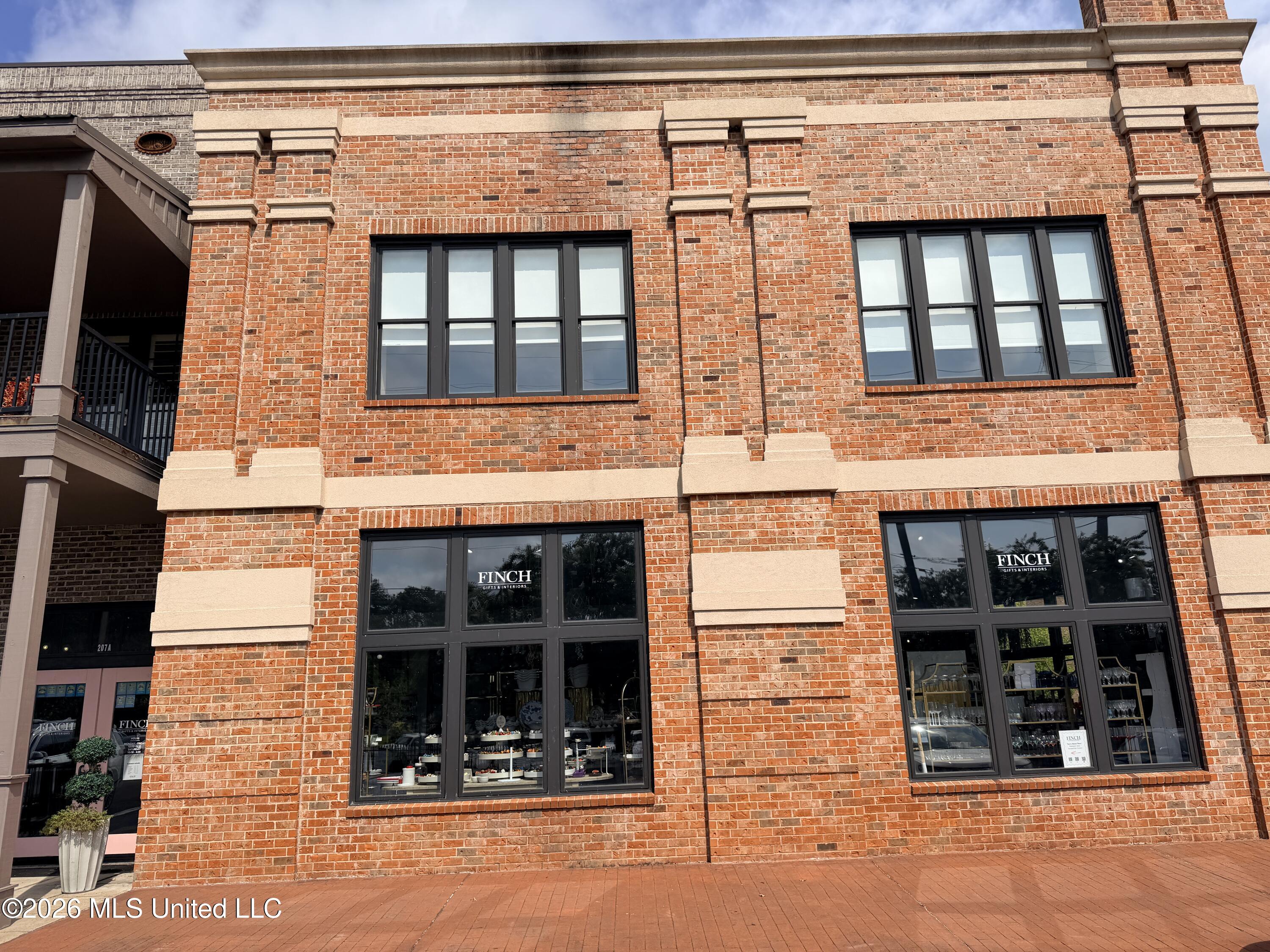 207 W Jackson Street Property Photo 2