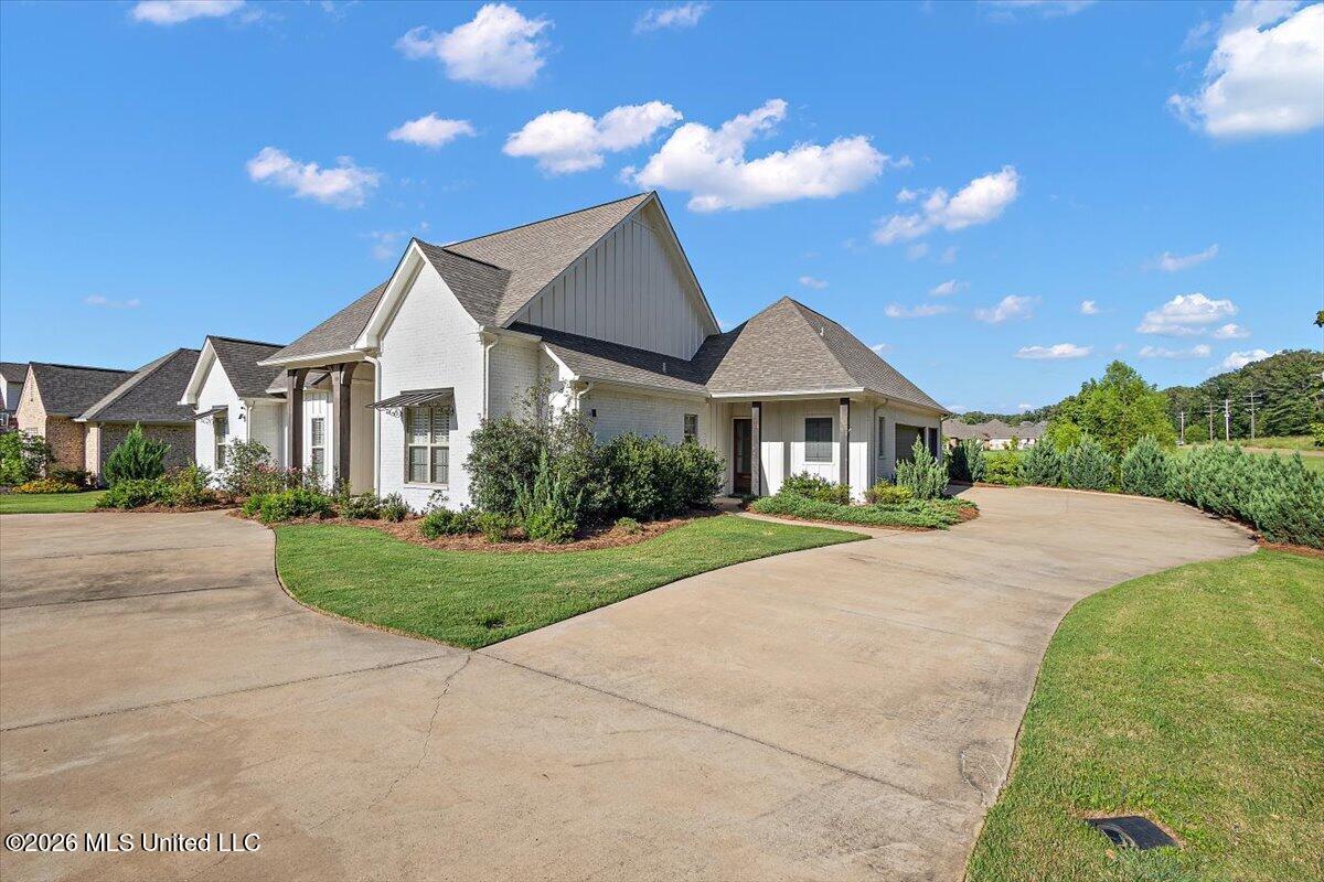 100 Camden Lake Drive Property Photo 2