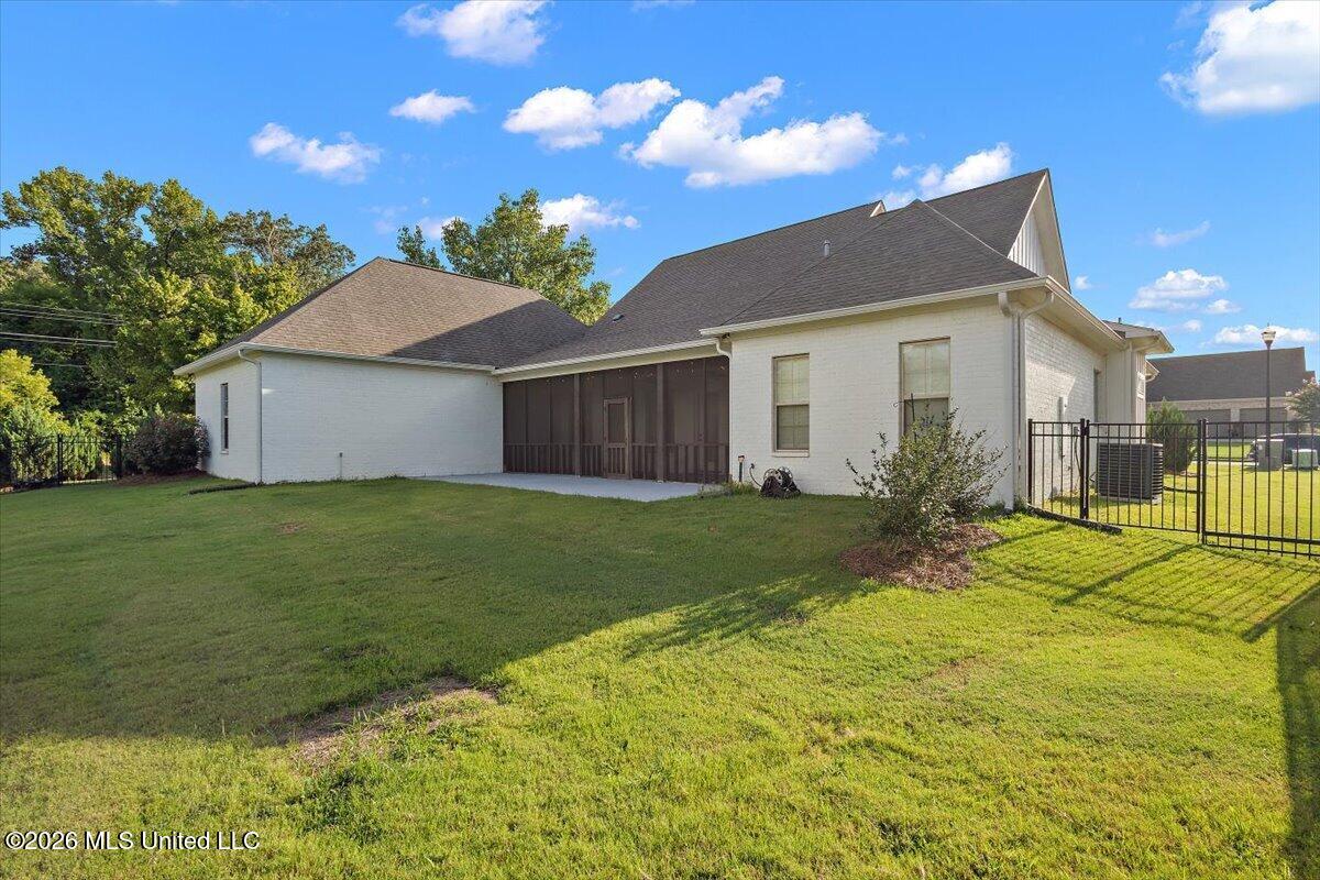 100 Camden Lake Drive Property Photo 35