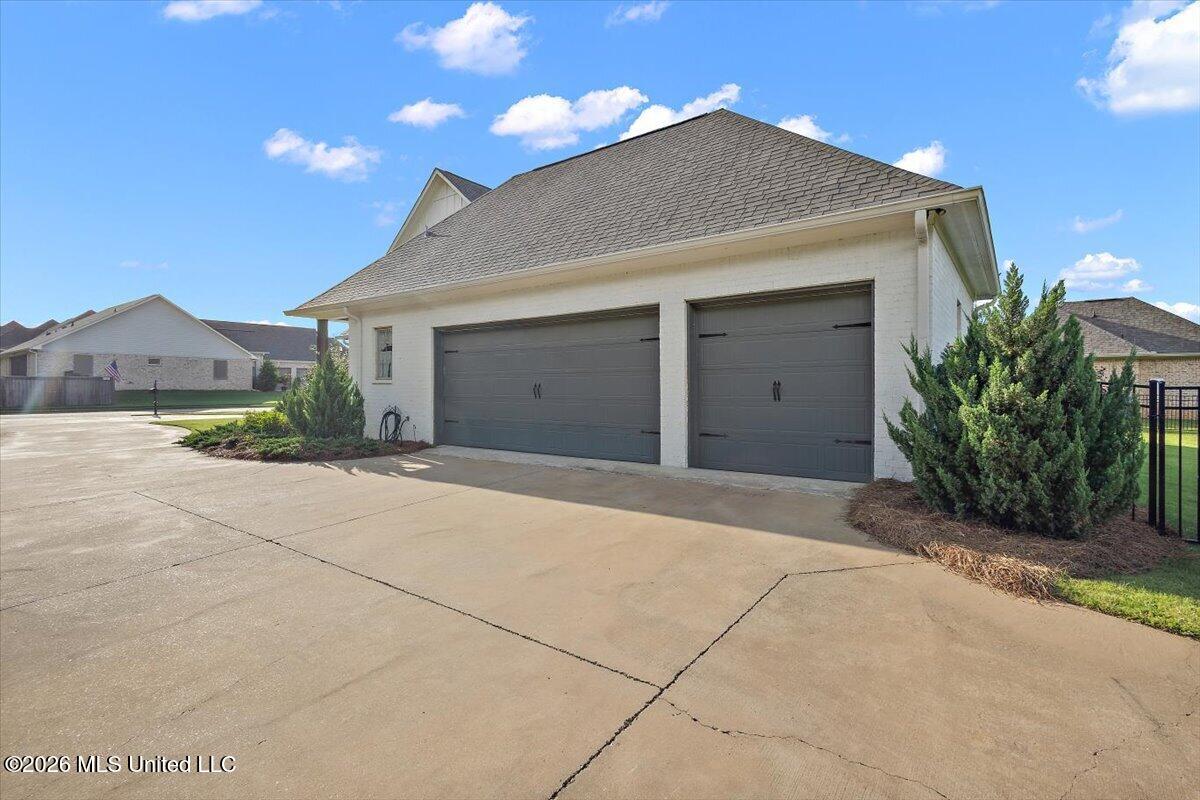 100 Camden Lake Drive Property Photo 37