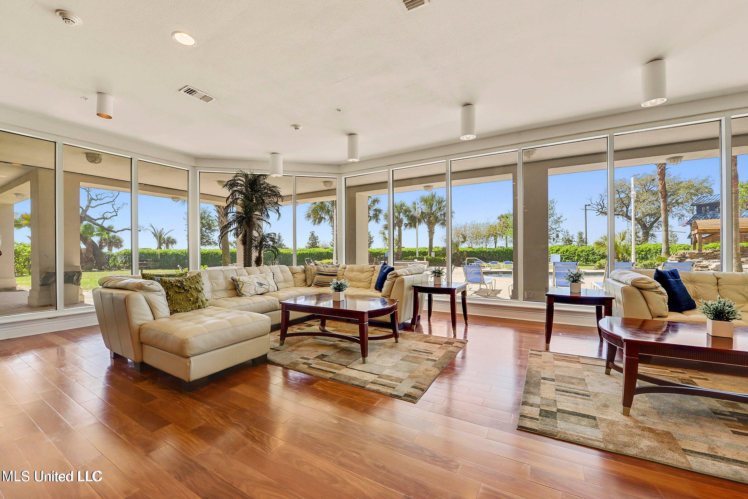 2668 Beach Boulevard Property Photo 18